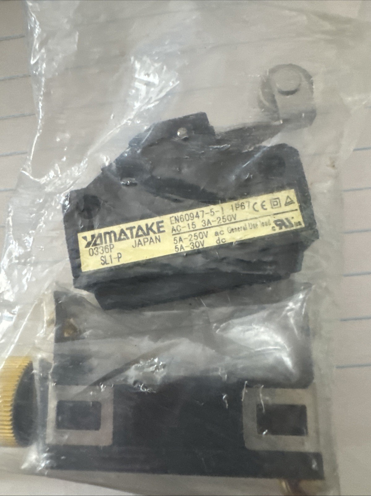 Yamatake EN60947-5-1 IP67 Safety Switch NEW SEALED PKG FAST SHIP