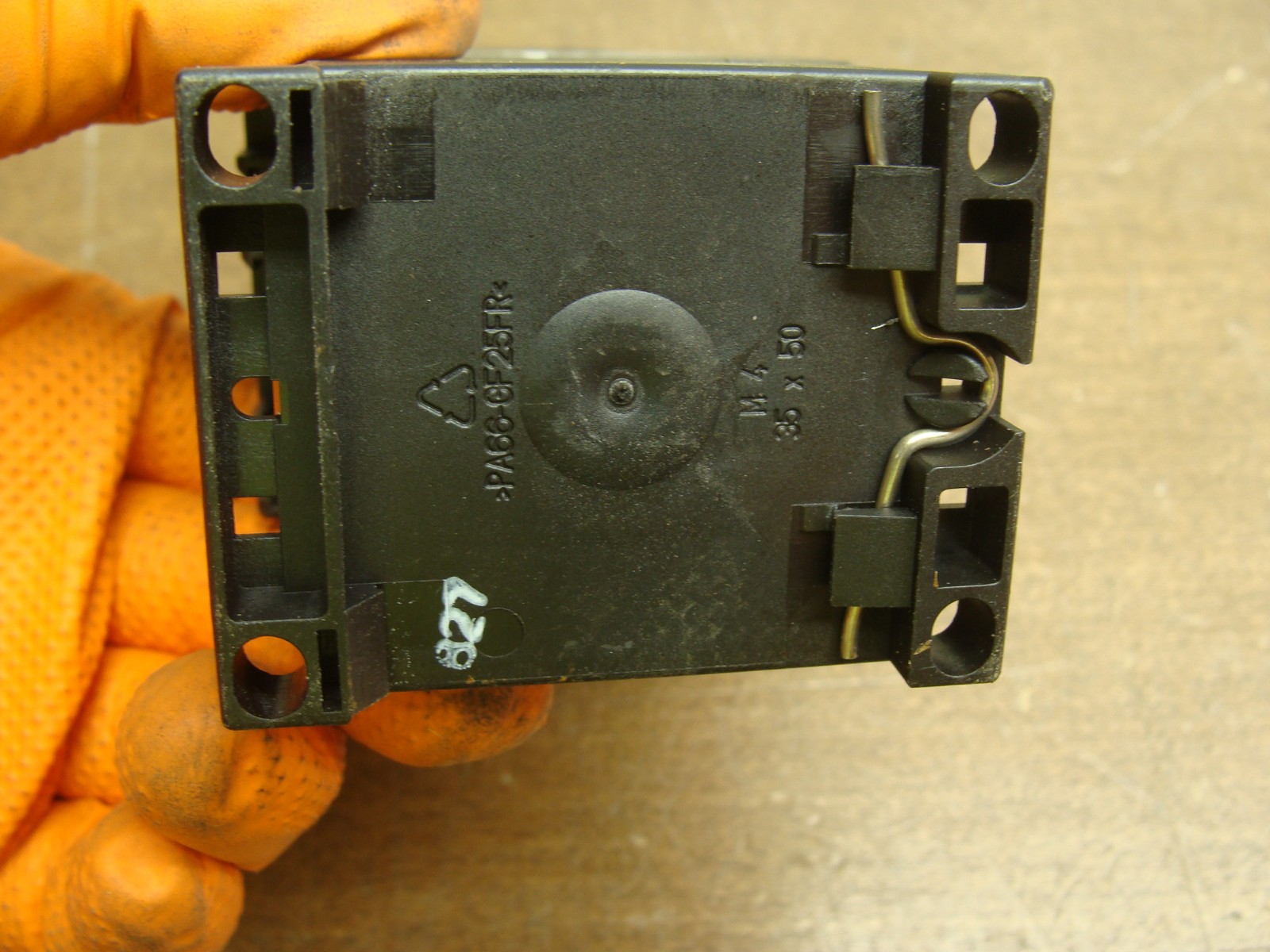 LOT OF 2 SIEMENS CONTACTORS 3RT1016-2BB42 W/3RH1911-2FA40 & 3RT1916-1BB00