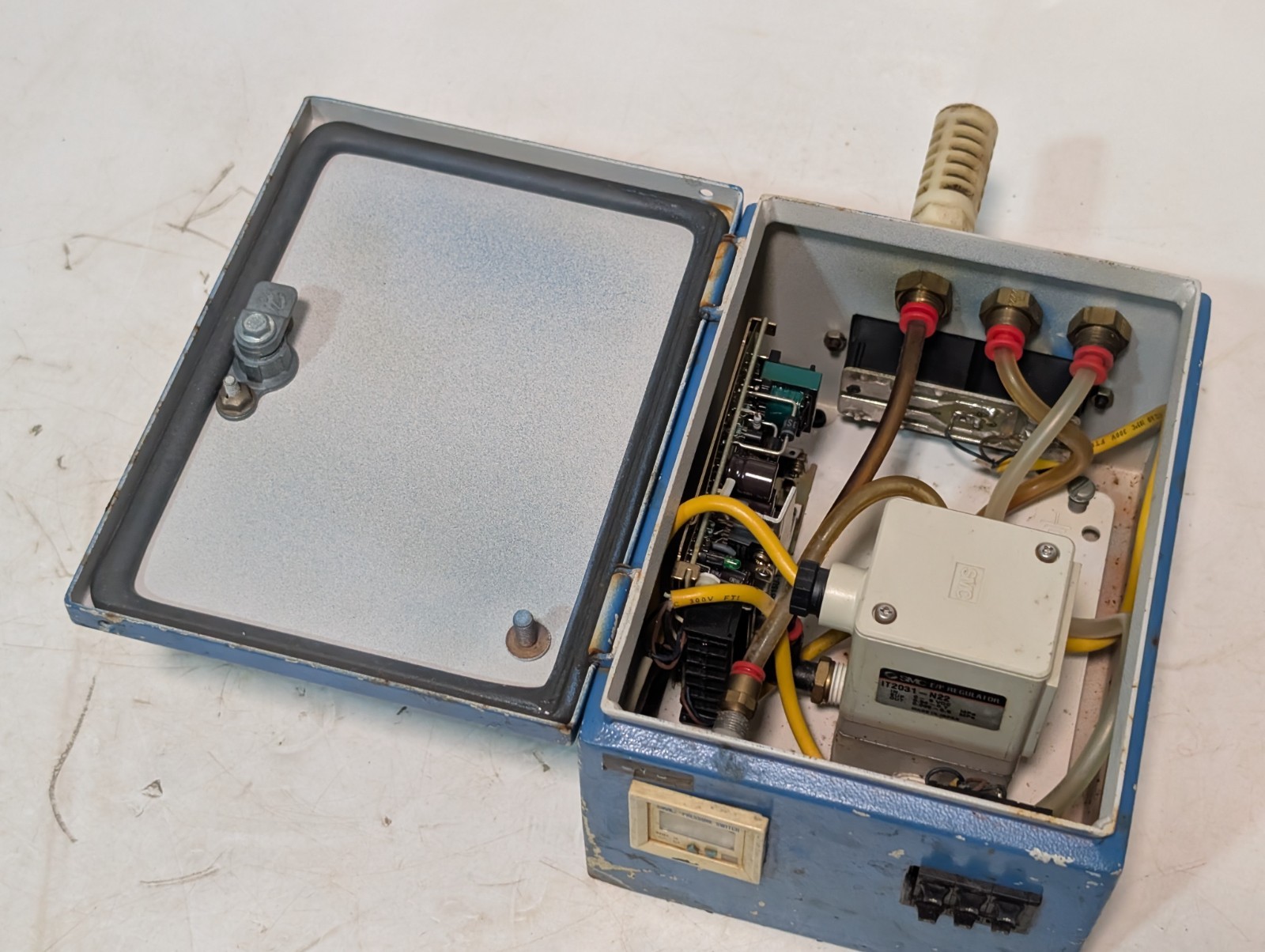 SMC IT2031-N22 E/P Regulator Control Box Enclosure, PCB, Digital Pressure Switch