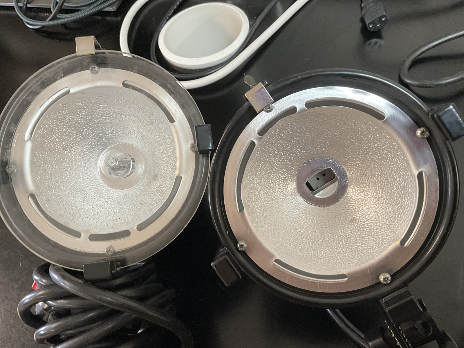 Lot of 2 Smith-Victor 765-UM 5″ Photographic Lights Black