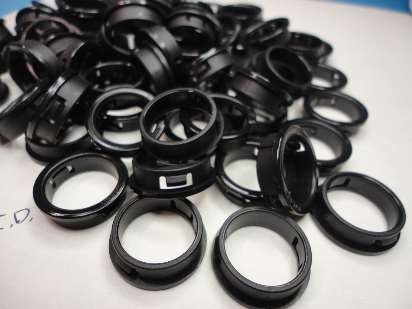 100 Count Lot, 3/4″ Plastic Grommets, MP1060, Fits 3/4″ Hole , Panel Bushing