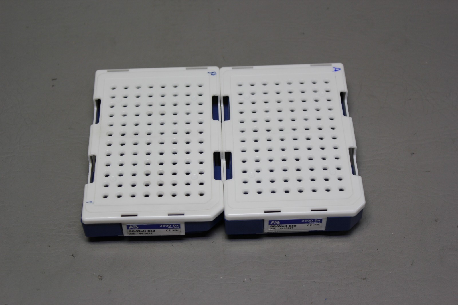 2 APPLIED BIOSYSTEMS 96-WELL STANDARD RETAINER & BASE SET 4410227