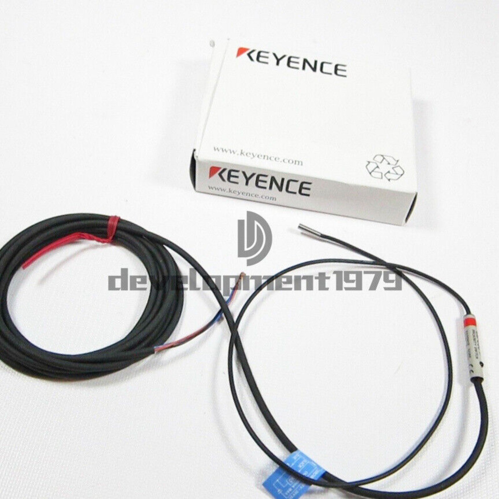 ONE New Keyence EM-030P Proximity Switch Sensor
