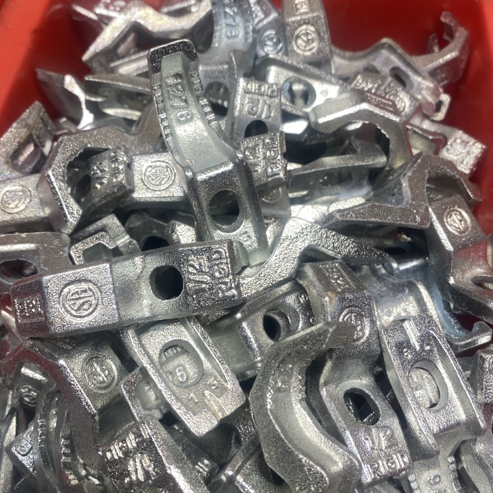 Thomas & Betts 1276 1/2″ Pipe Strap for Rigid Metal Conduit, Lot of 100
