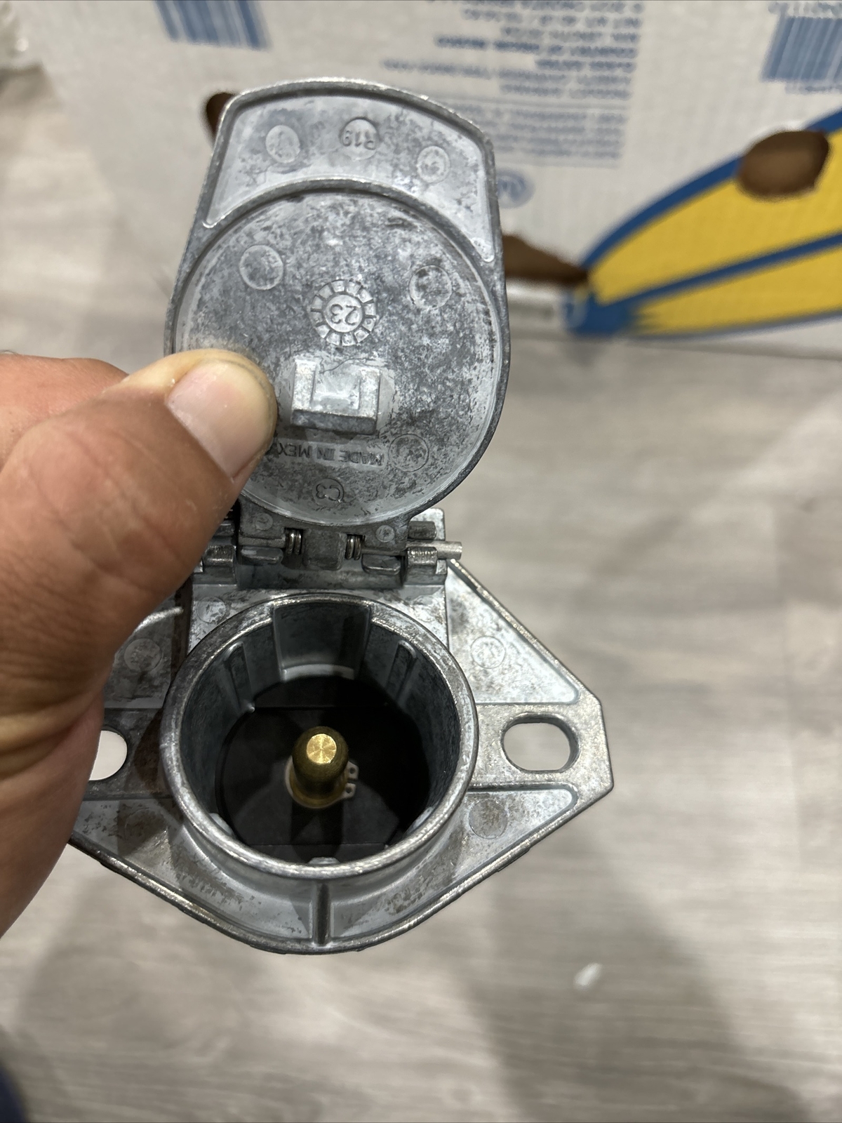 UNUSED PHILLIPS 15-720 STA-DRY SPLIT PIN SOCKET 7-WAY