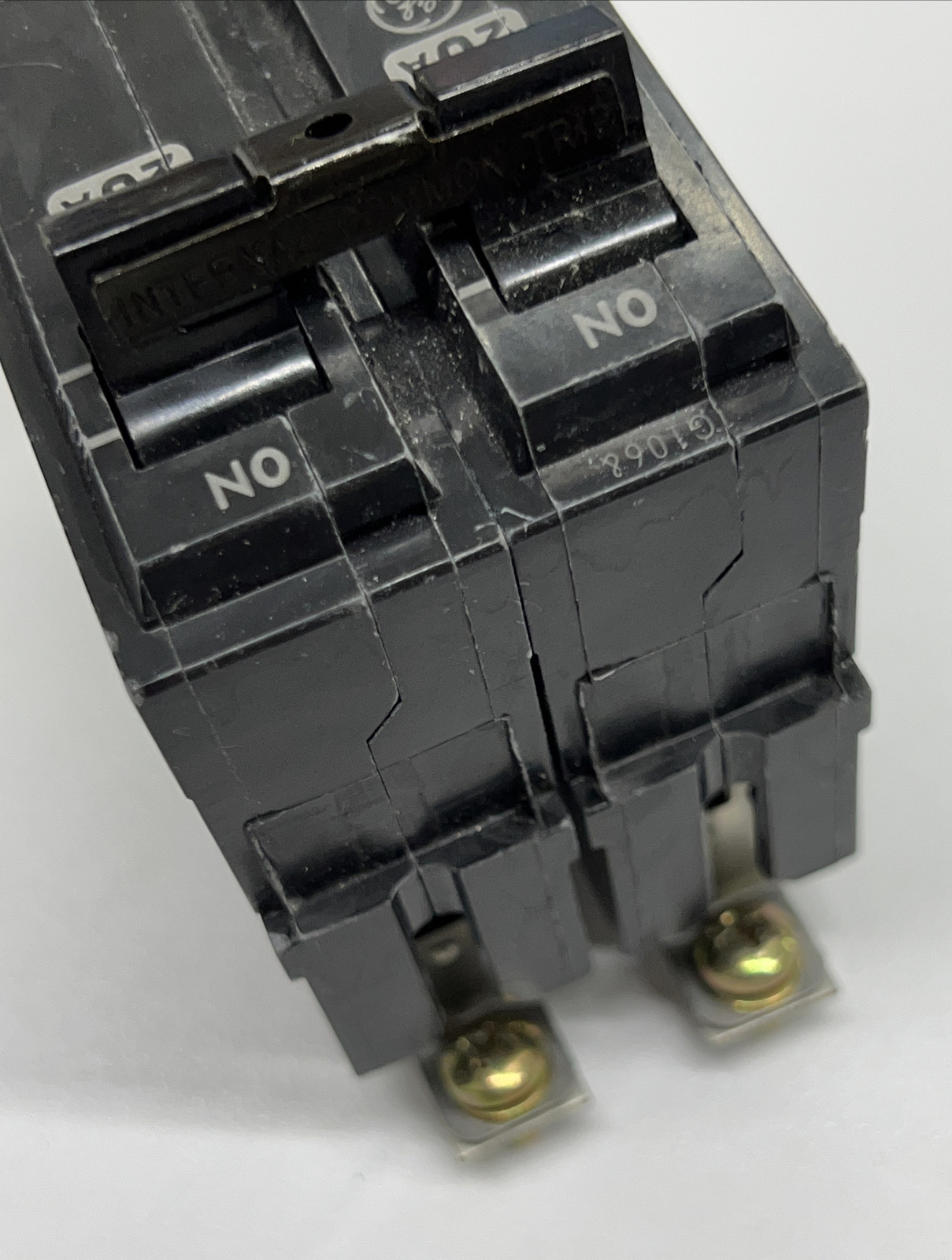 GE GENERAL ELECTRIC E-11592 RT-690 THQB 2-Pole 20A Circuit Breaker (BK106)
