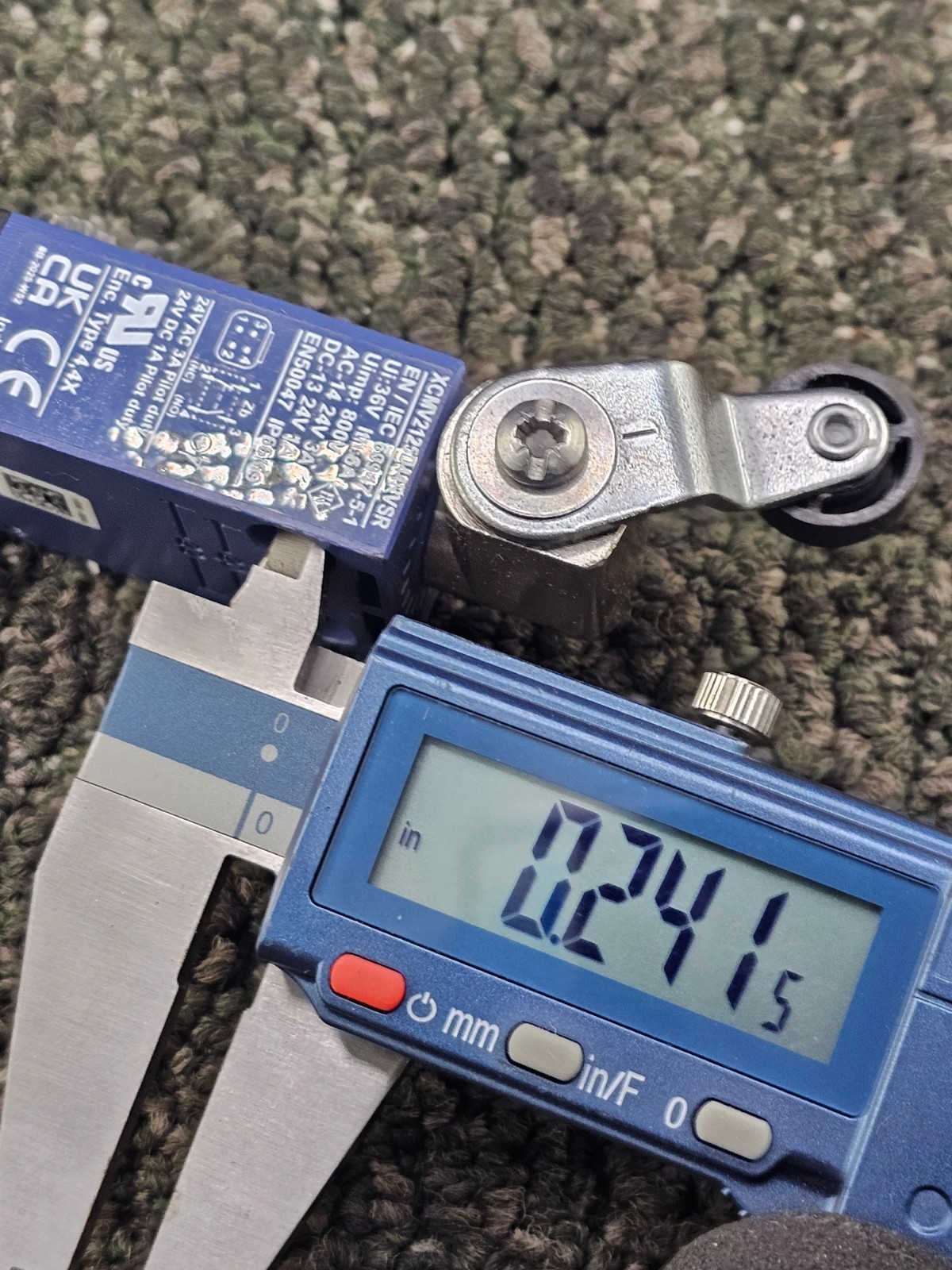 Telemecanique Sensors XCMV2125D44RVSR Sensor Limit Switch