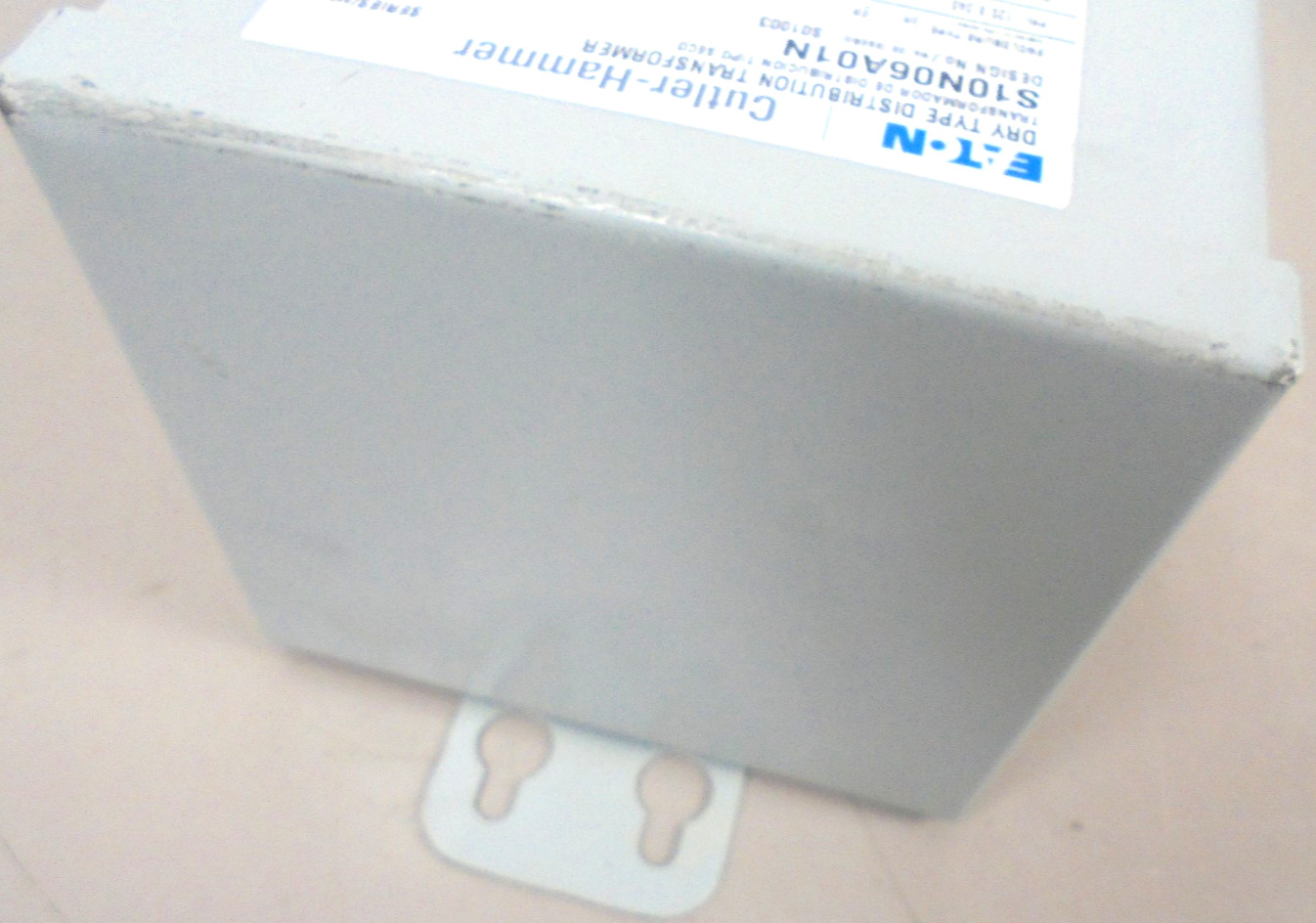 Cutler-Hammer S10N06A01N Dry Type Distribution Transformer 120/240 to 16/32