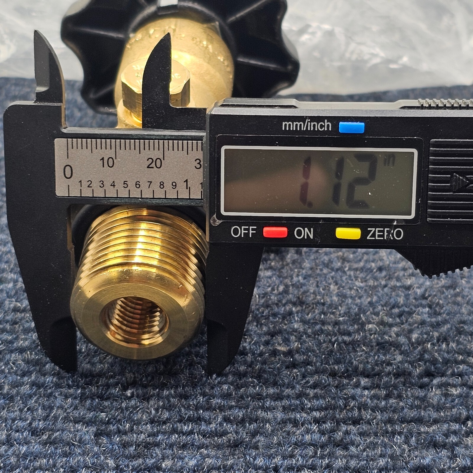 CAVAGNA CGA320R: ISO V-9, Y23-35 1.125″ 12 UNF Brass Cylinder Valve 3000PSI