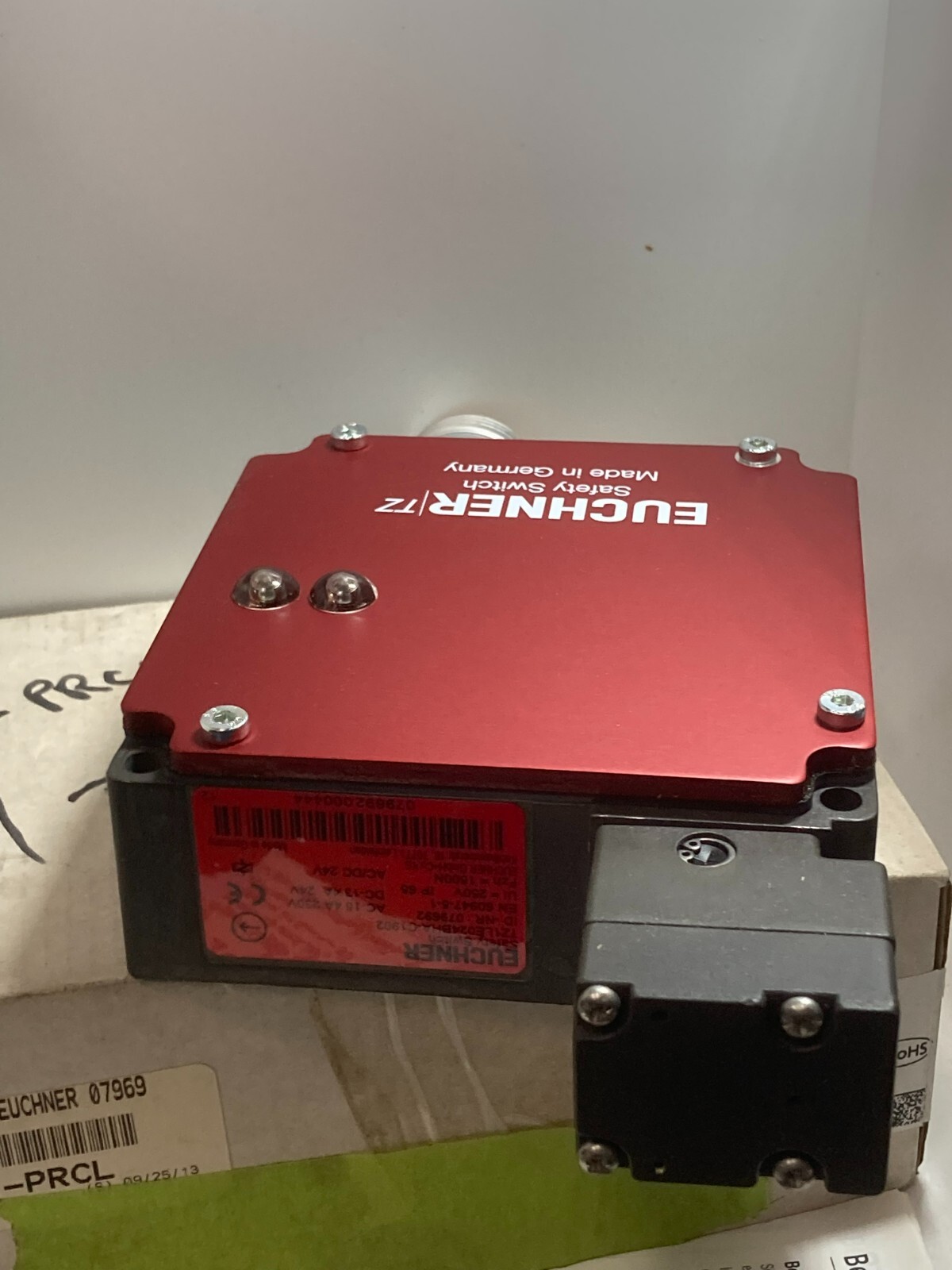 EUCHNER TZ1LE024BHA-C1902 SAFETY SWITCH 250V 4A 12 PINS FEMALE NIB