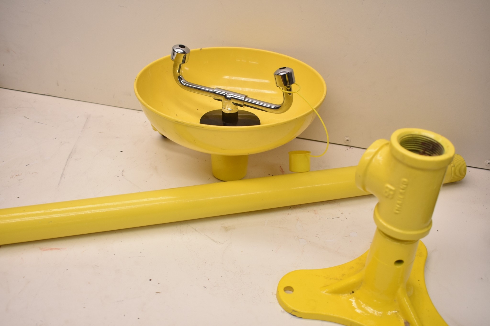 Bradley Eyewash Station Pedestal Mounted S19-220 131-059 Base 4ft
