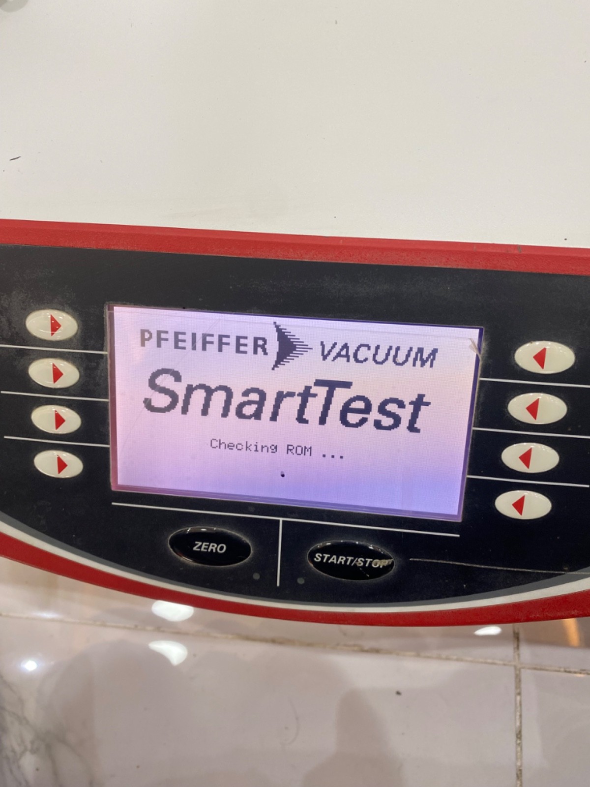 PFEIFFER VACUUM HLT 570 Helium Leak Detector, 120 V