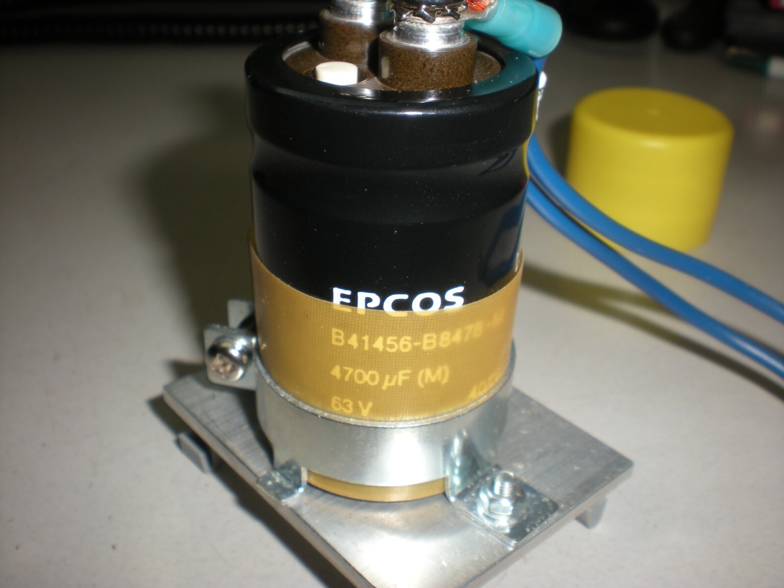 EPCOS B41456-B8478-M Capacitor on a DIN Rail Mount – 4700mfd – 63V