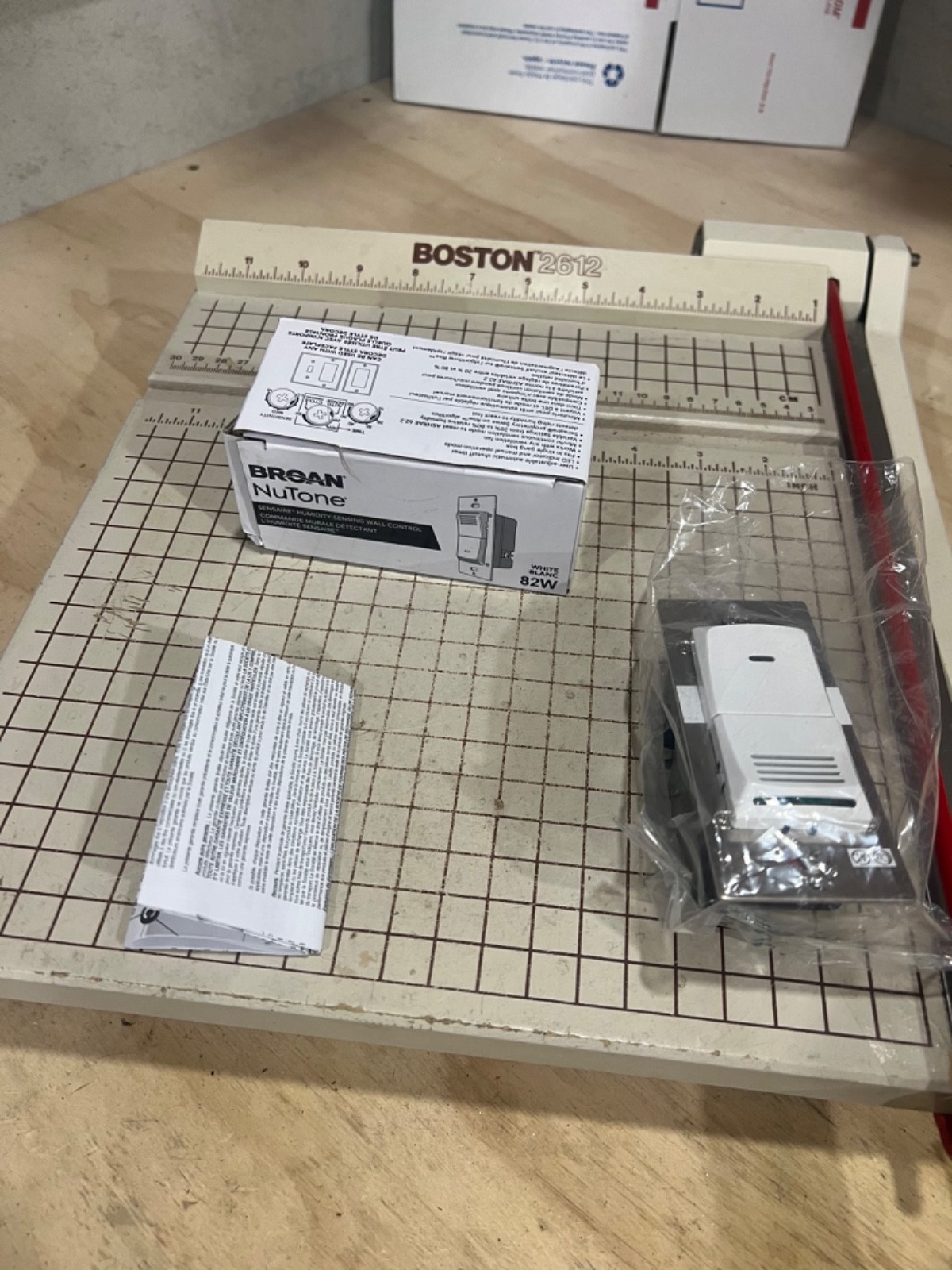 Broan NuTone 82W White Premium Humidity Sensing Wall Control 120VAC 60Hz