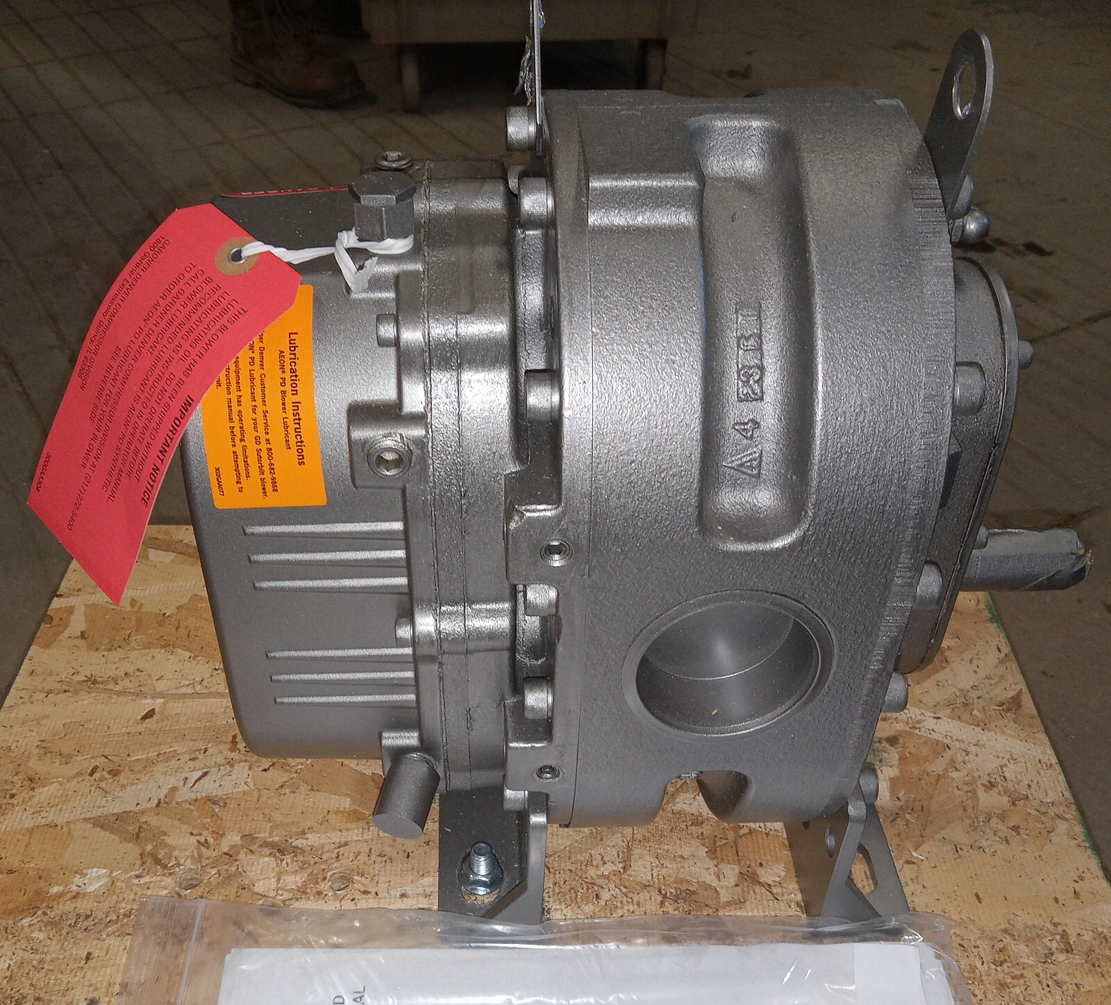 1 NEW SUTORBILT GABMBRA 3MVR-BHC LS GRS-SPL DISPLACEMENT BLOWER NIB *MAKE OFFER*