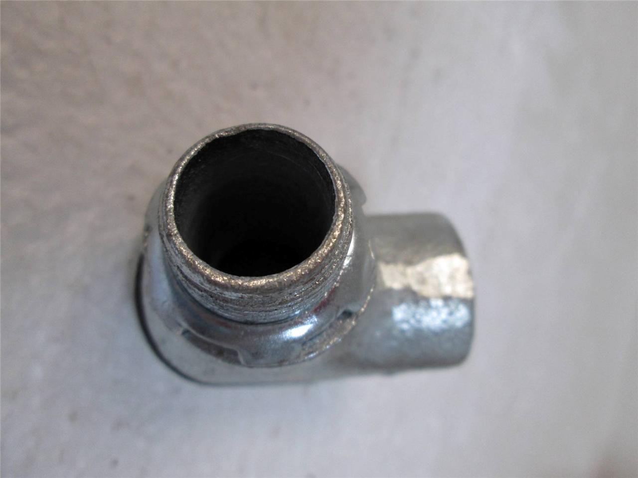 Box of 15 COOPER Crouse-Hinds #810 90 Degree Pull Elbow 1/2″ Male to Female NEW