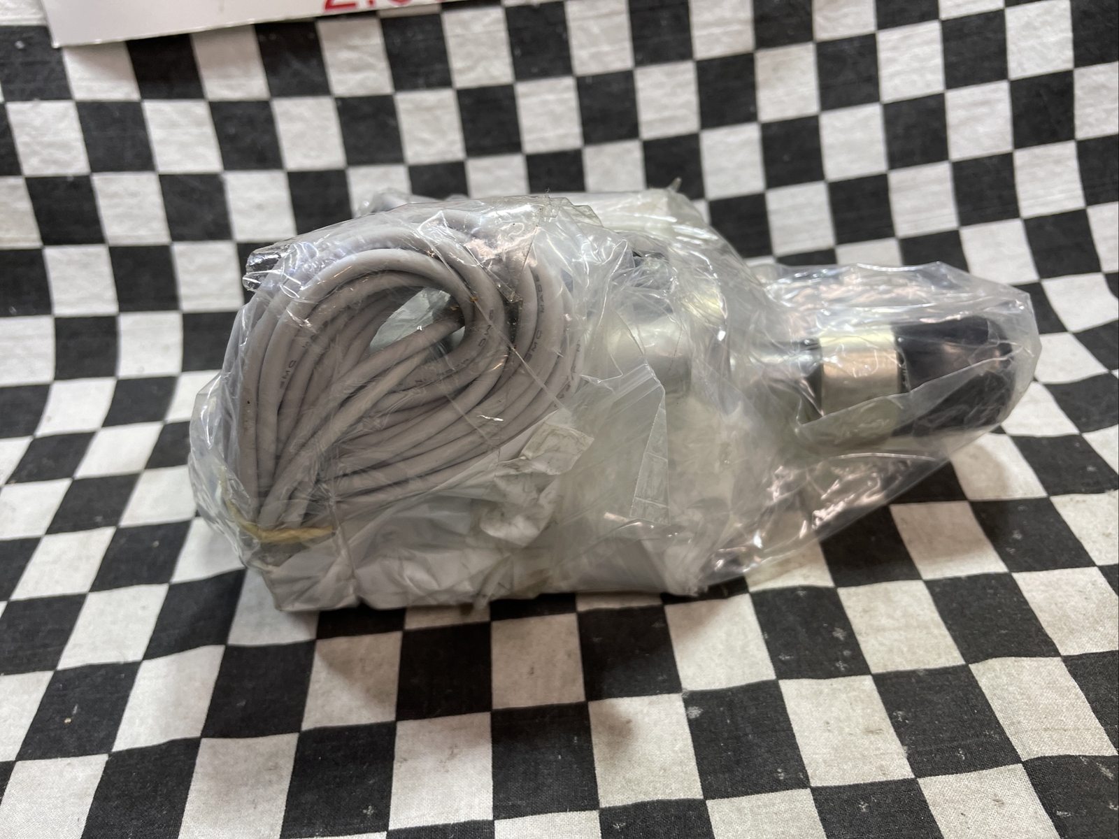 SMC CQ2-Z COMPACT CYLINDER, CDQ2B63-250MZ-A73L-XC8, D-A73, SHIPSAMEDAY#103T7