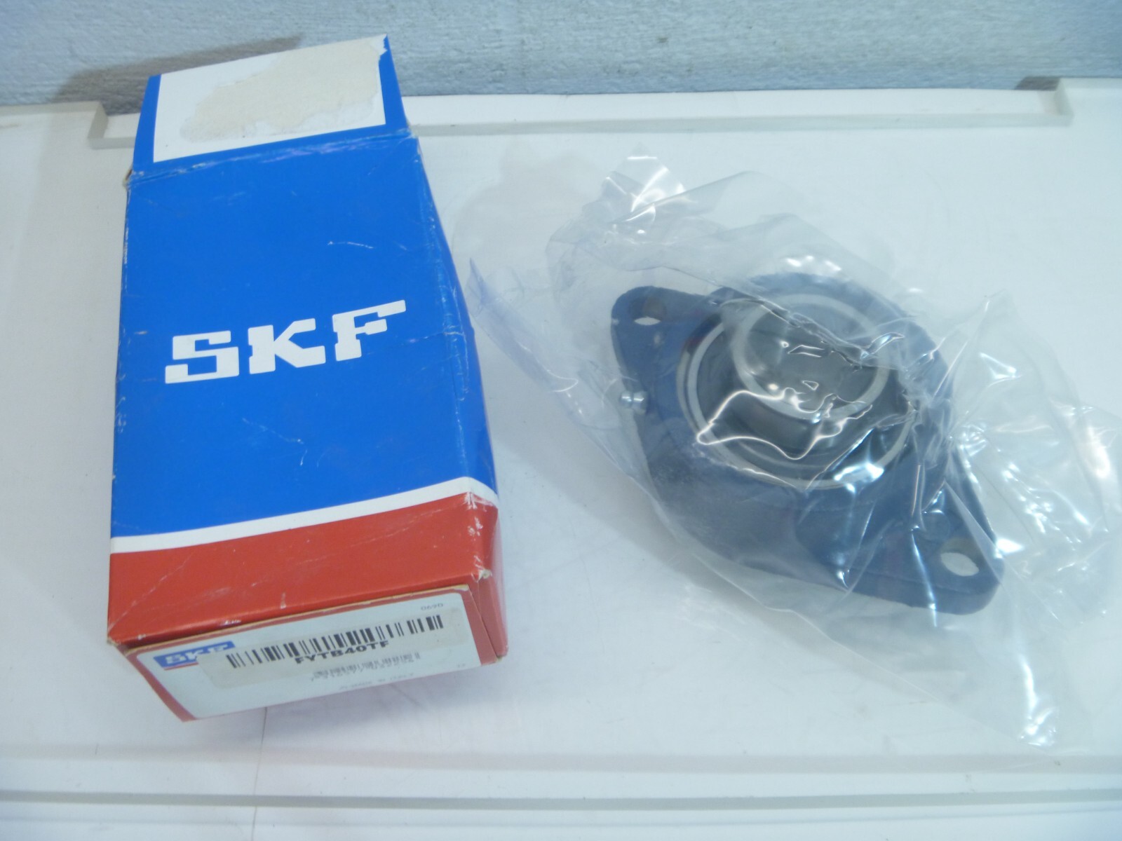 SKF BEARING TWO BOLT FLANGE FYTB-40-TF / FYTB40TF