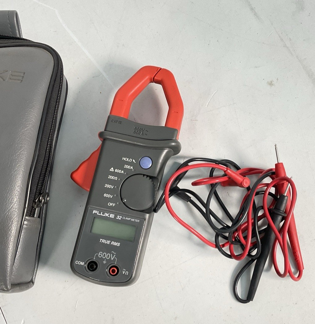Fluke 32 Clamp Meter With Carying Bag And Wires