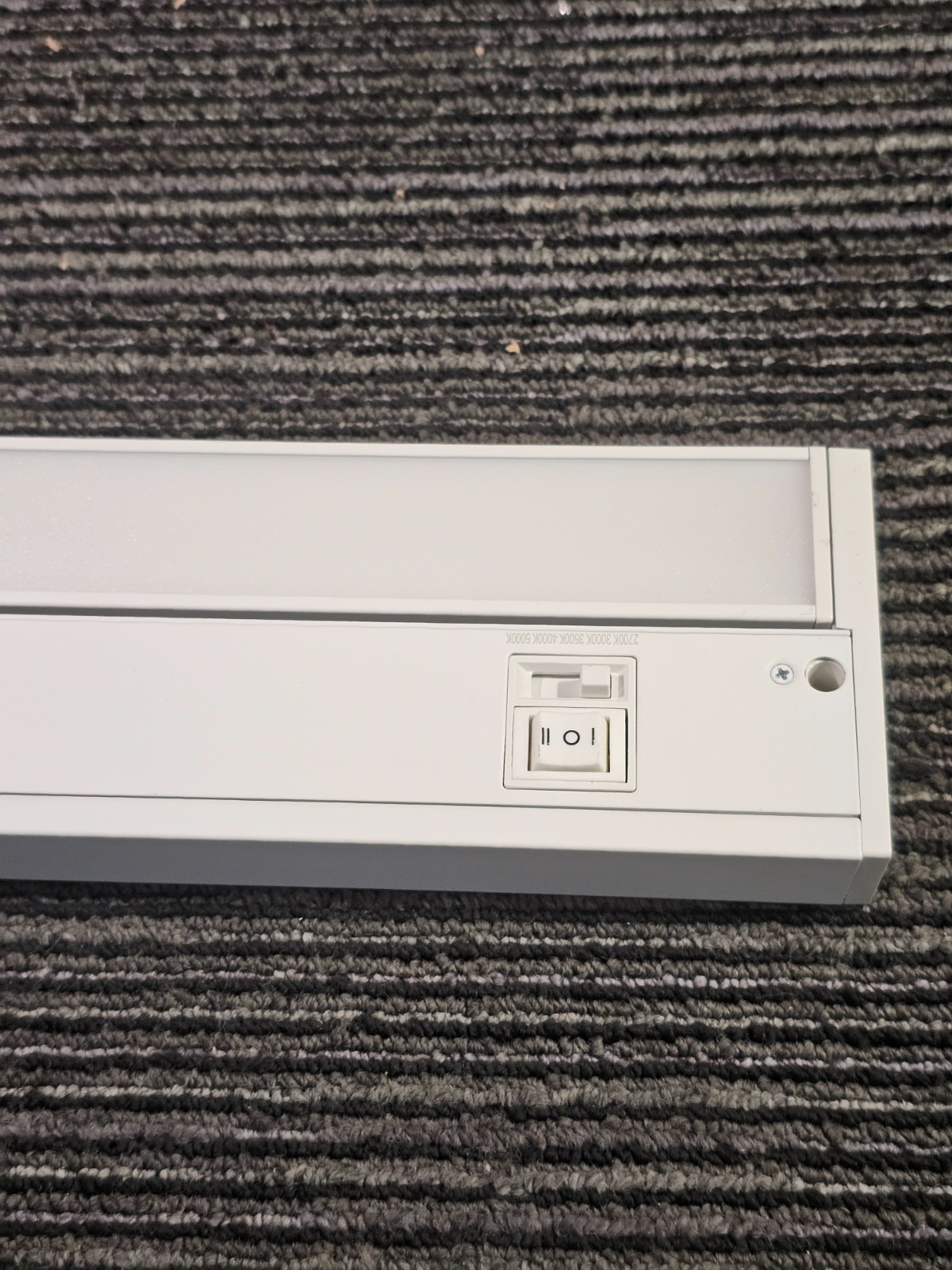 Westgate UCR-24-WHT 12W LED 24″ Undercabinet Light White Finish 3-Outlet 2-USB