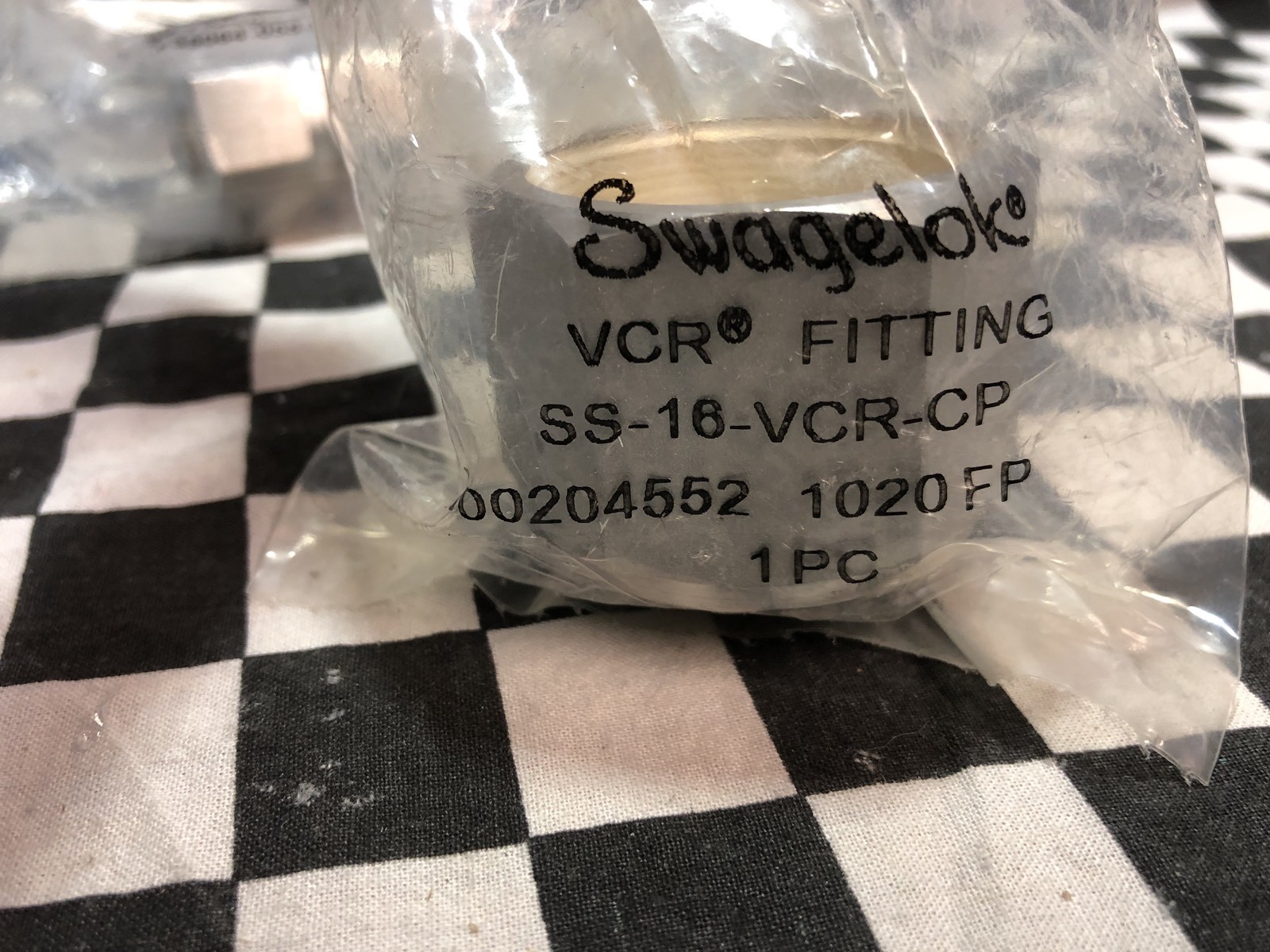 Lot Of 4 Swagelok SS-8-WVCR-6-600, SS-16VCR-CP, SS-8-VCR-6-DF-4 #113Q4