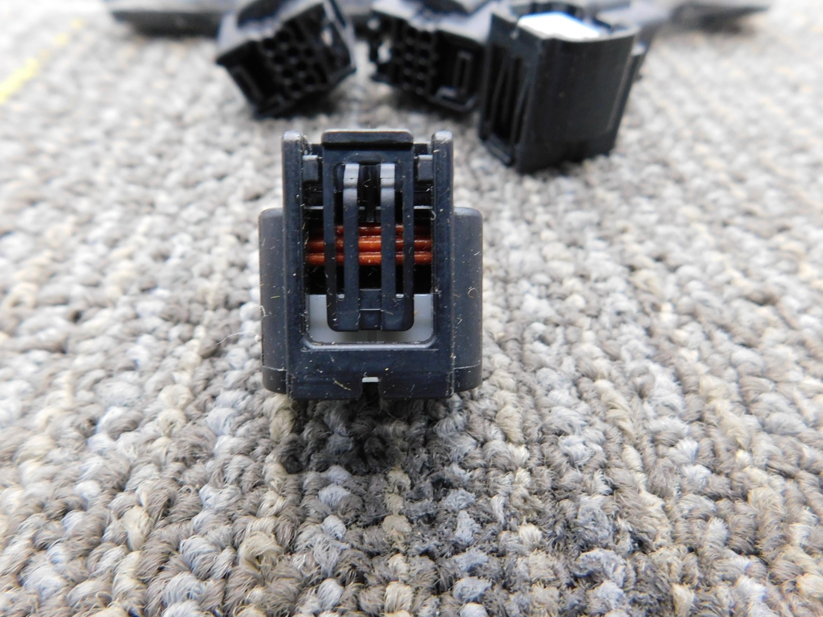 NEW 50-Pack Yazaki 7283-2148-30 Automotive Connectors