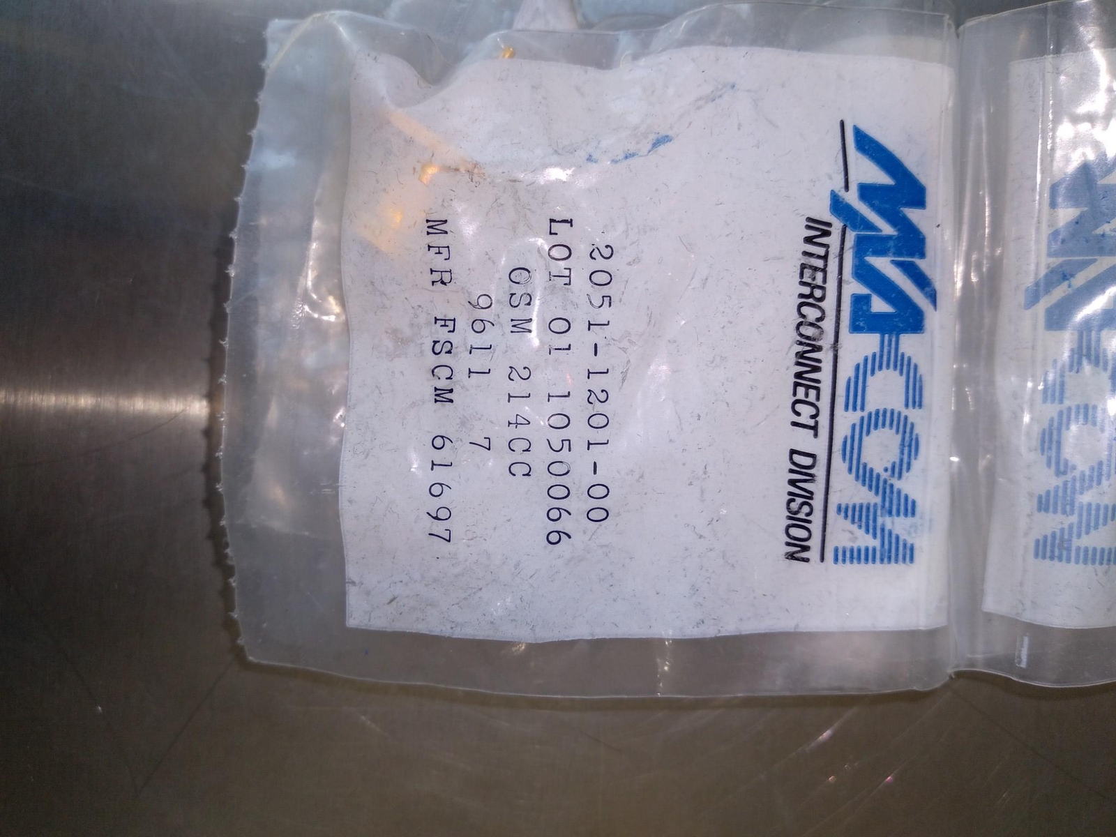 MA-COM 2051-1201-00 Panel mount SMA male coaxial connector