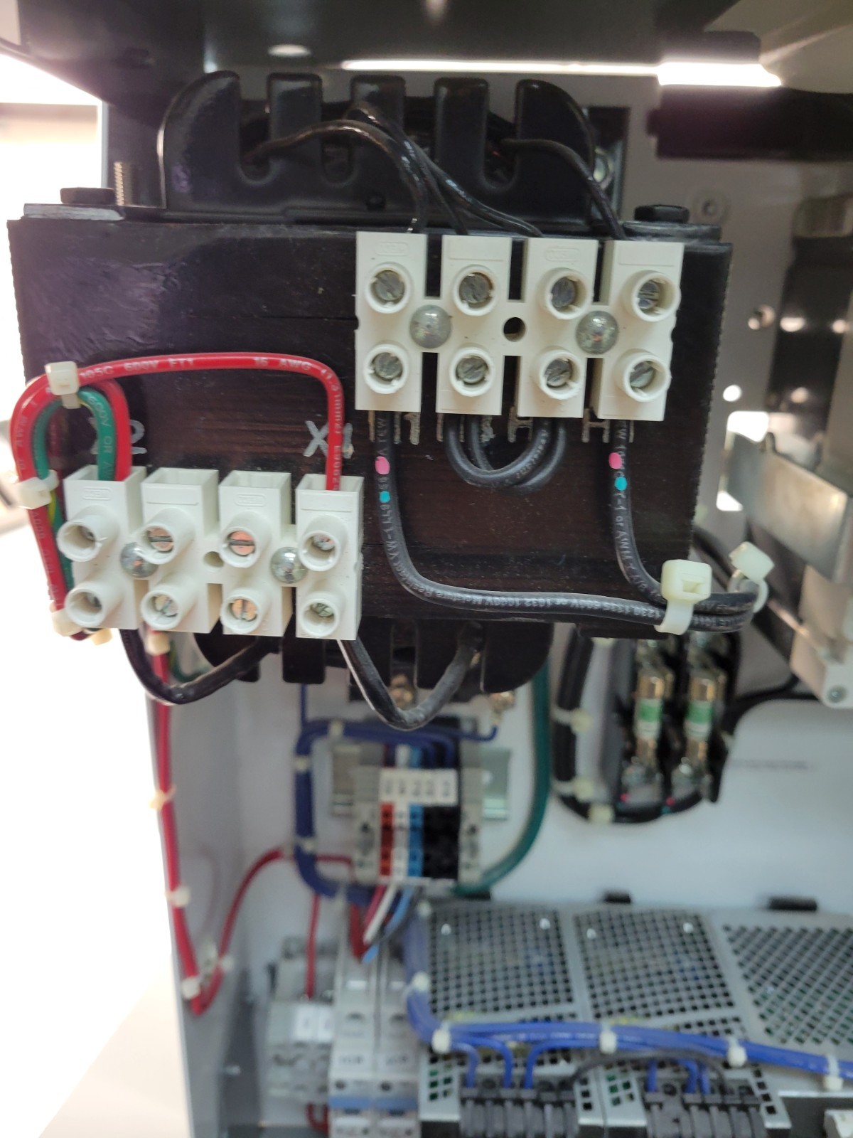 Allen Bradley #2100-DPS8KB-30CM-767C.