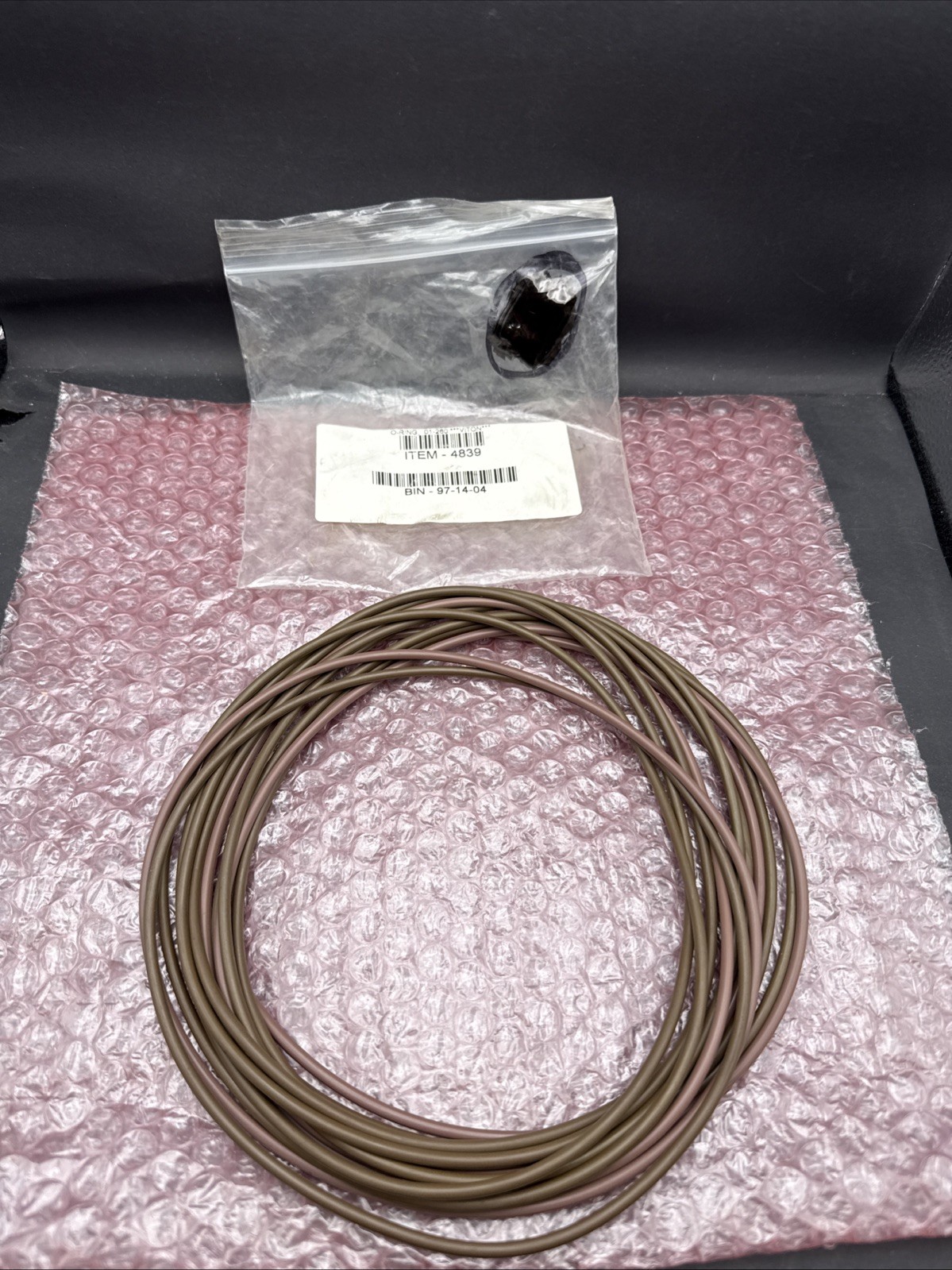 Pack of 12 Applied Industrial Technologies O-Ring 01-260 NEW