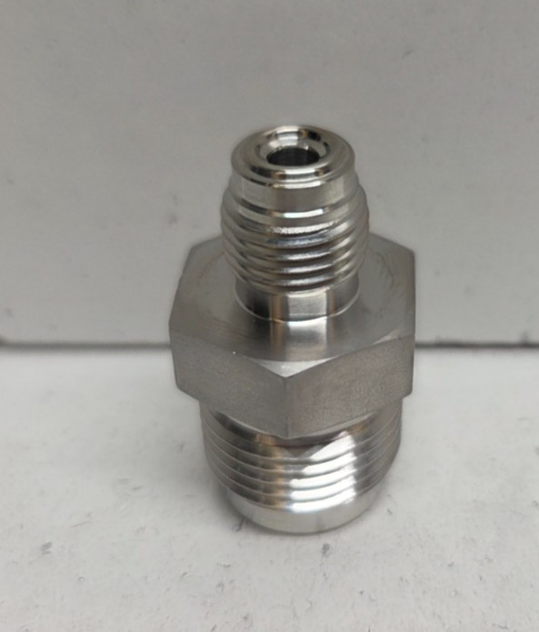 NEW NO BOX! SWAGELOK 316 1/2″ VCR X 1/4″ VCR FACESEAL FITTING SS-8-VCR-6-DM-4