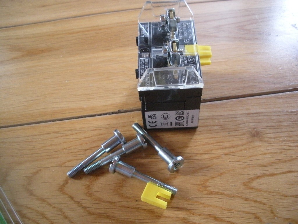 NEW ALLEN BRADLEY, 800TC-N374 MODULE + NEW 800T-XD4 SER E.