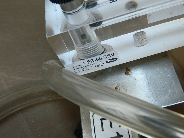 Airgas 2121351 15-500-BV Regulator with Dwyer Flowmeter VFB-65-SSV T27AG