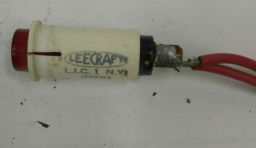 LEECRAFT / SNAPLITE L.I.C.1.N.Y. 3200 /PANEL LAMPS/ 125V.1/3W. LIC1NY/USE(L88