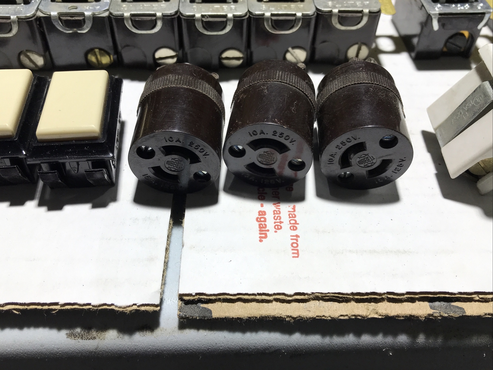 Switches Lot Of 34 Pcs SLATER PASS SEYMOUR QUIET 15A 120-277 VAC (936)