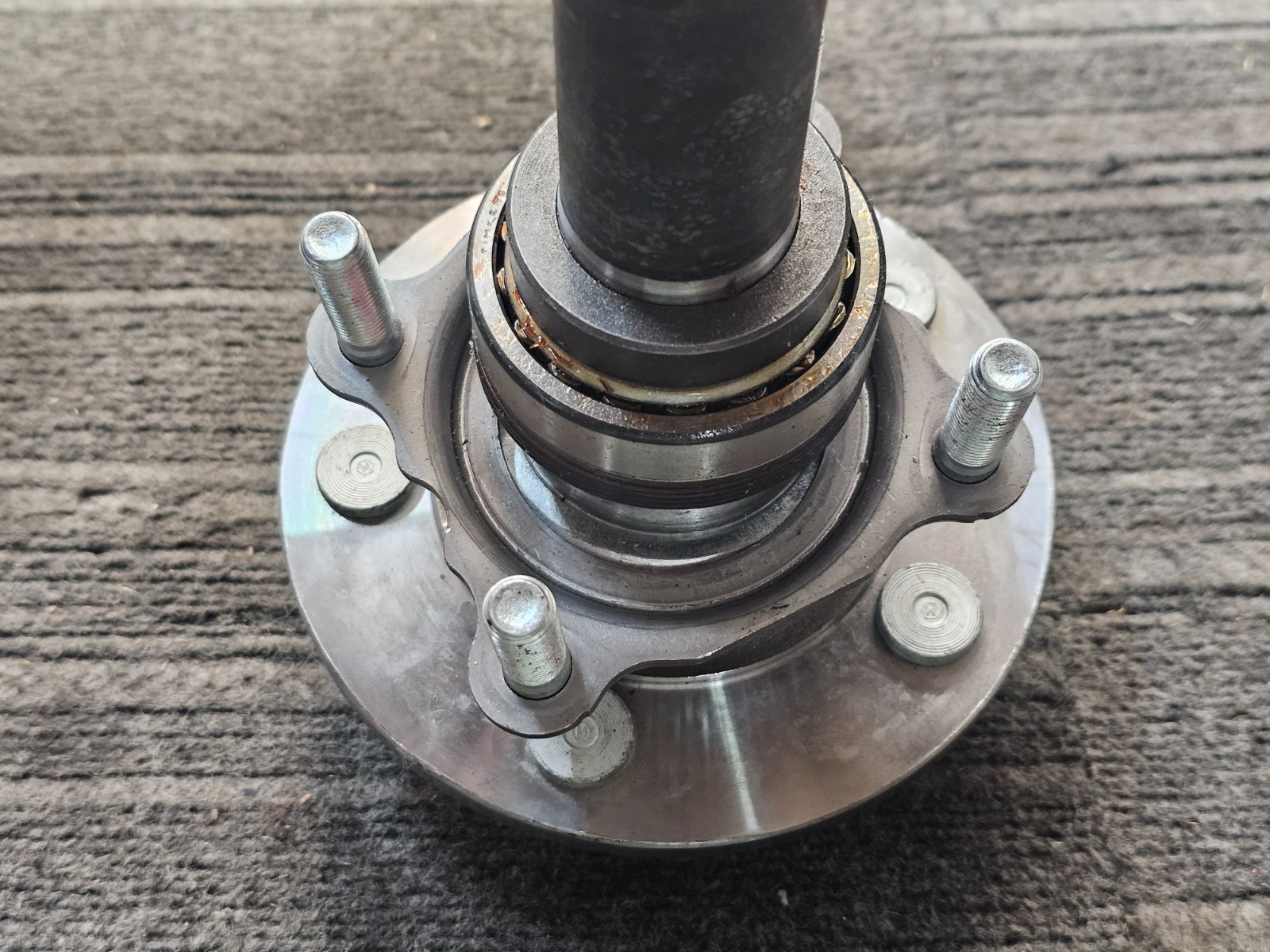 Rear Axle Shaft 285-1AX691 5 Lug Hub Raised Center 4 Stud Axle Mount 33″ OAL