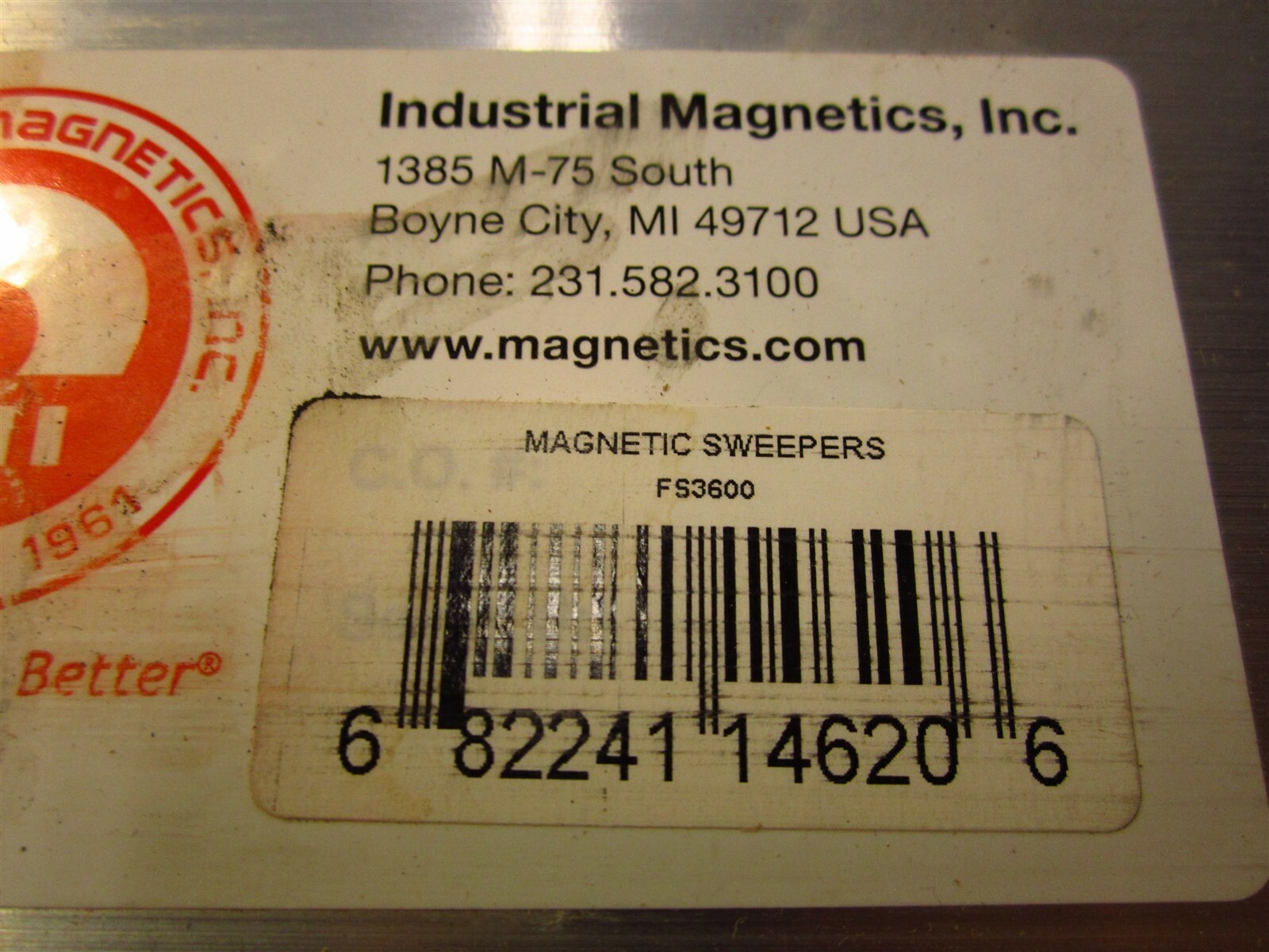 Mag-Mate (FS3600) 36″ x 5″ Surface Size 240 lb Pull Magnetic Floor Sweeper
