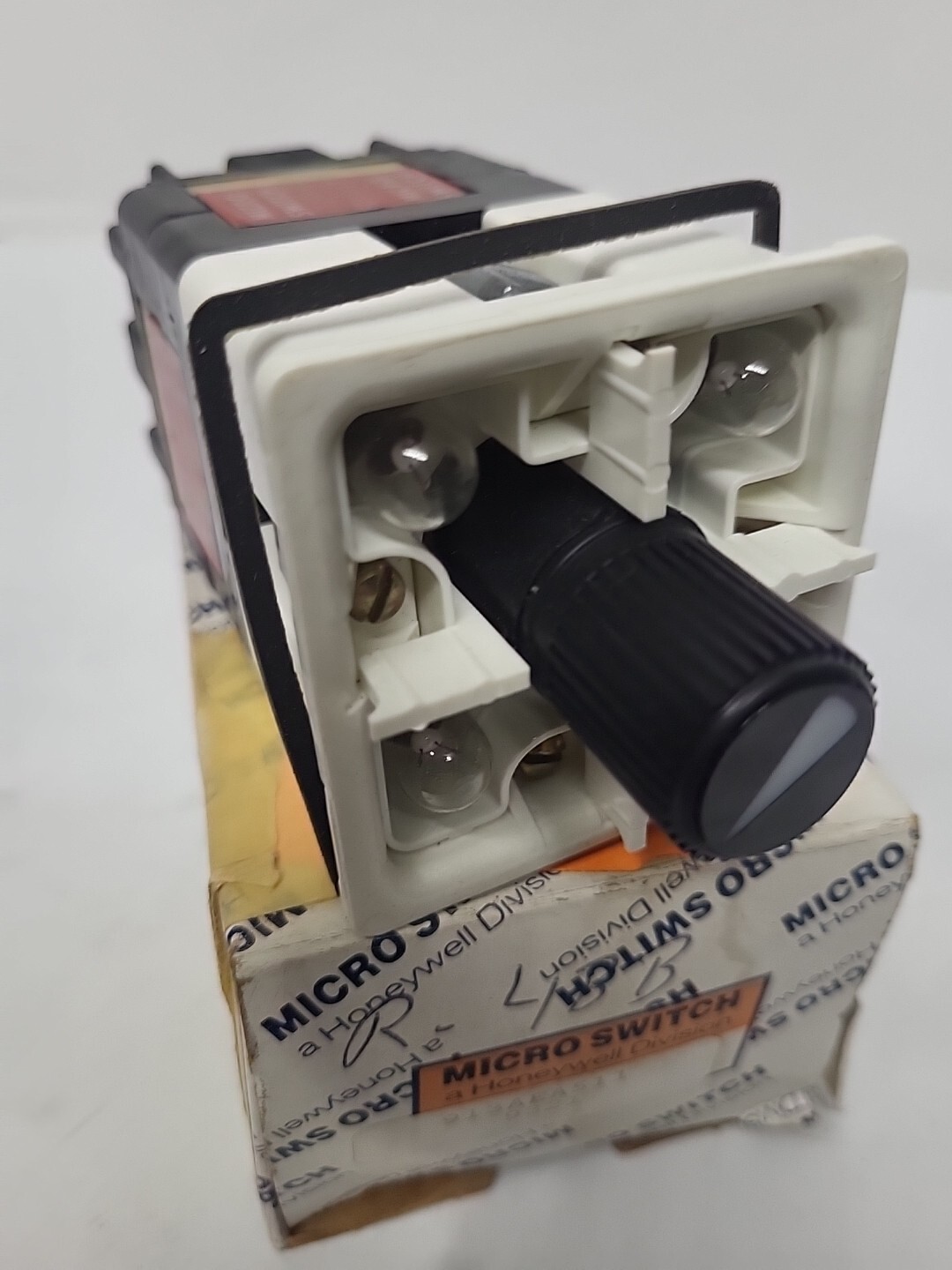 NEW HONEYWELL MICRO SWITCH 120 VAC OPERATING INDICATOR 913AEA511