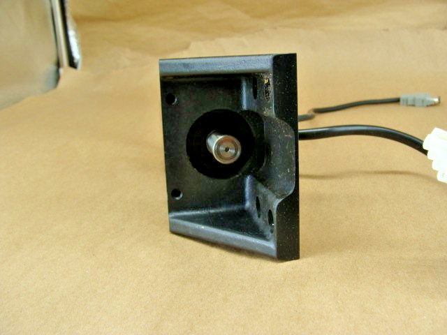 YASKAWA AC SERVO MOTOR SGMAH-04AAA21 200V 2.8A 400W R/MIN 3000 R11175-456-4