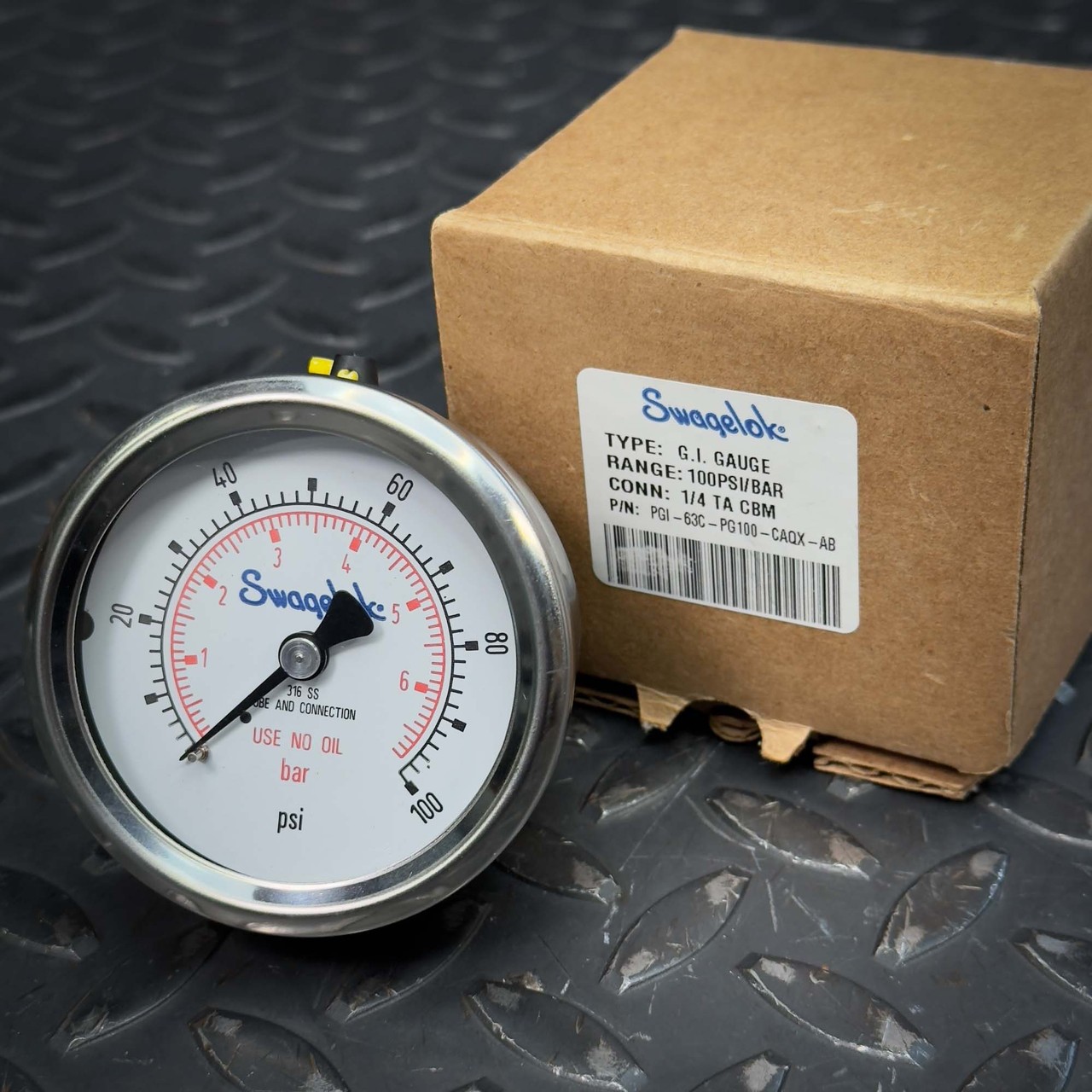 Swagelok PGI-63C-PG100-CAQX-AB 2.5″ 100 PSI Pressure Gauge Center-Back Mount