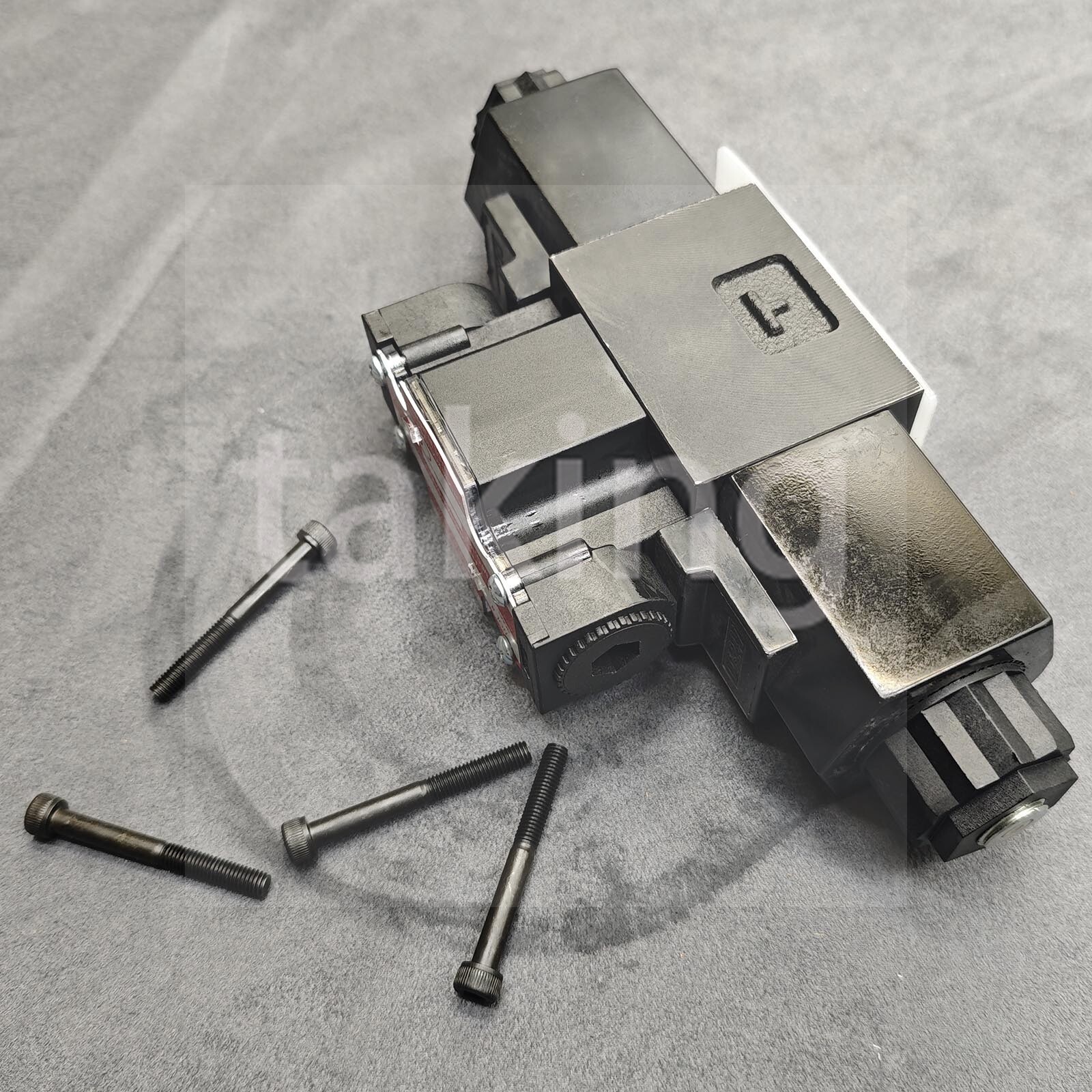 1PCS New Directional Solenoid Valve for HD1-2WD-BCA-025D-WYD2A