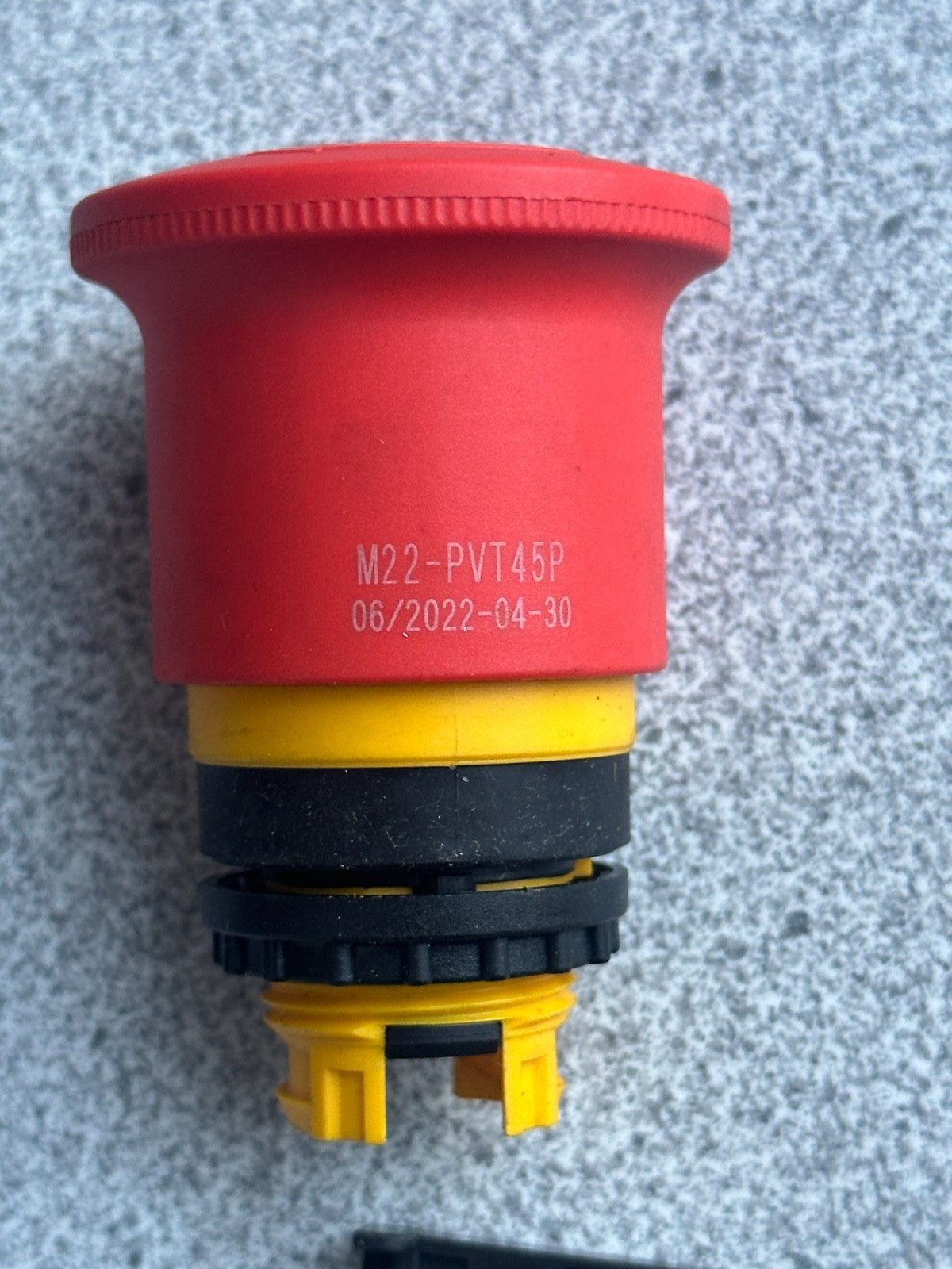 NEW EATON M22-PVT45P Twist Release Red Emergency STOP Pushbutton 22.5mm