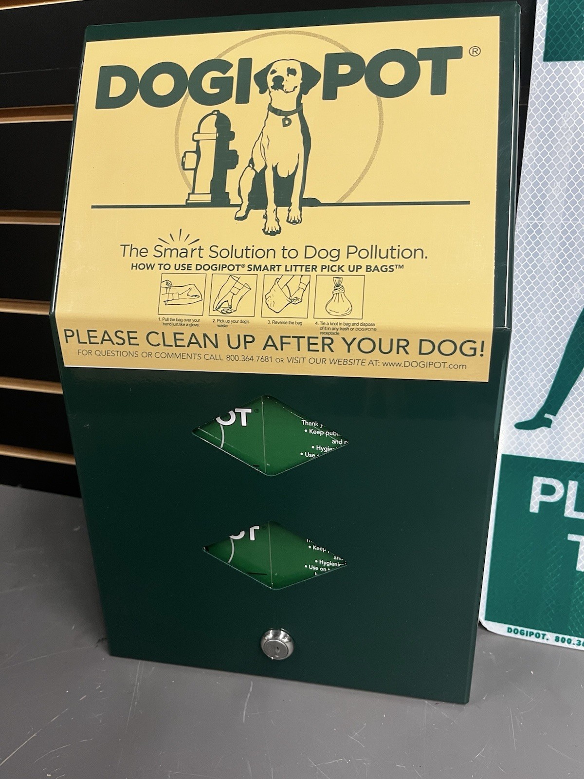 New Dogipot 1002-2 Dog Waste System Dispenser + Sign W/ Lock, Keys & 400 Bags
