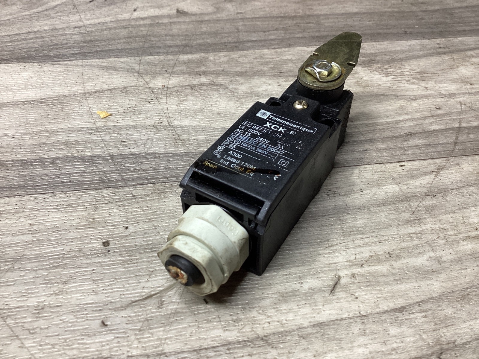 TELEMECANIQUE XCK-P SPRING LINEAR LIMIT SWITCH #102N146