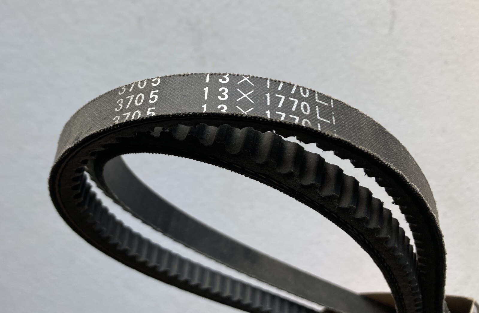Bando Automotive Cogged V Belt 17715 71.5″ New Old Stock
