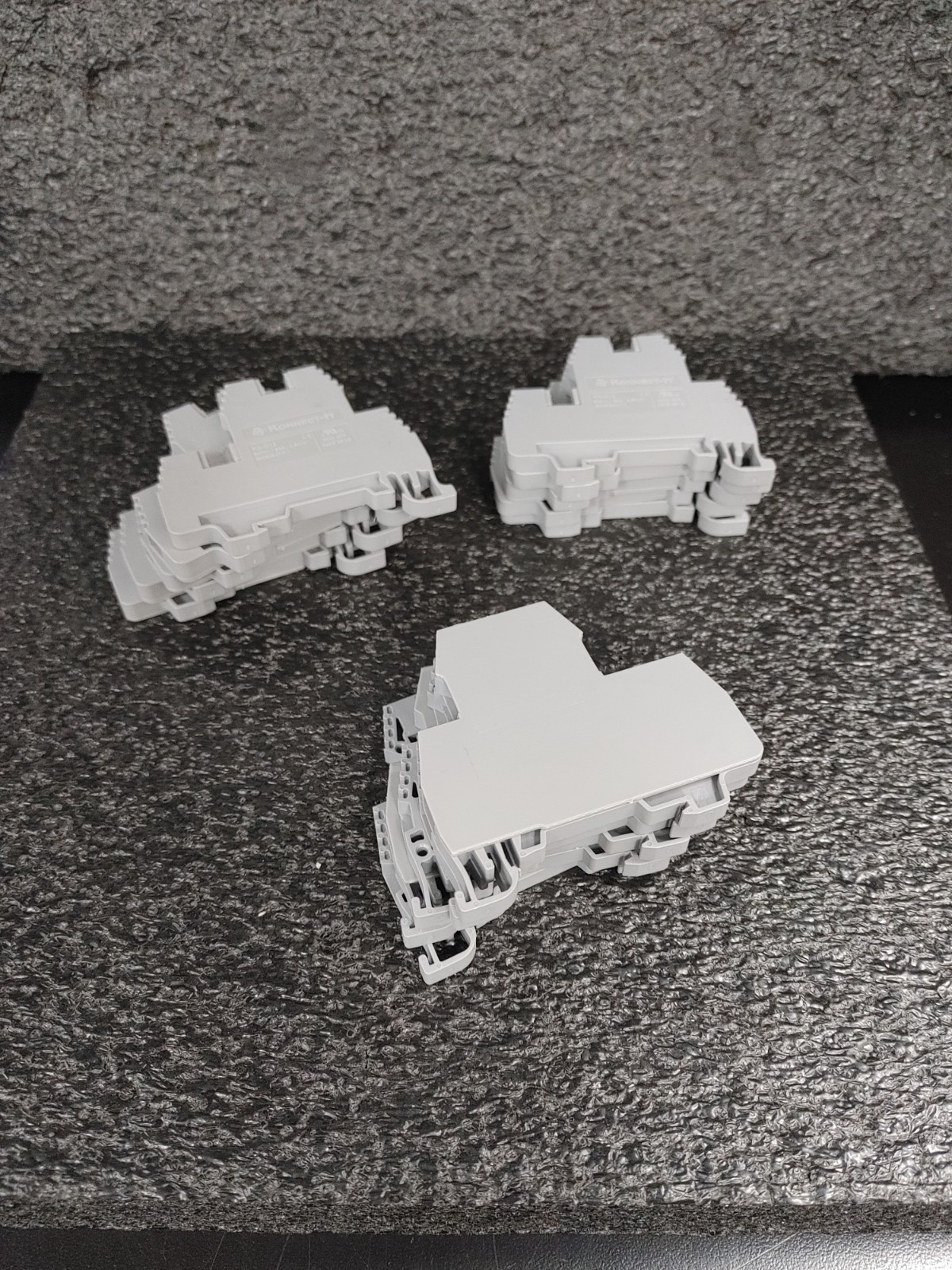 Lot of 15 KONNECT IT KN-D12 Grey 300V 20A DIN Rail Terminal Block