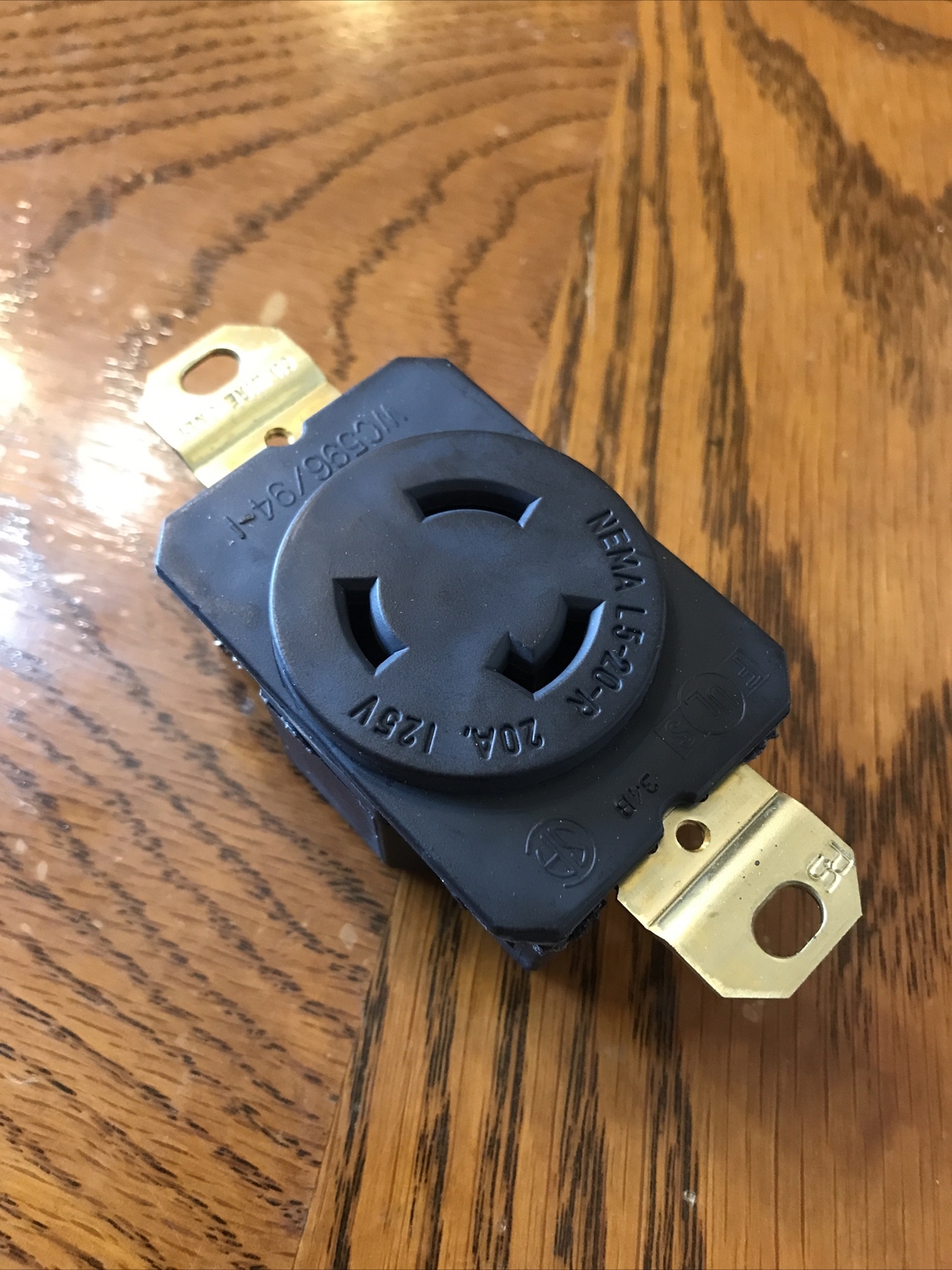 (1) NEW – Pass & Seymour L520-R Turnlok Receptacle 20A 125V- Free Shipping!