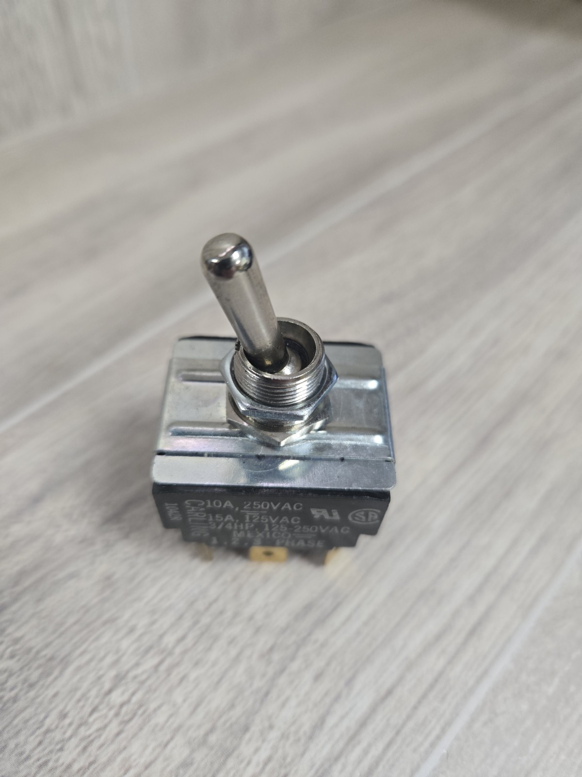 Carling 1042R Maintained Toggle Switch 3-Position 125 / 250V
