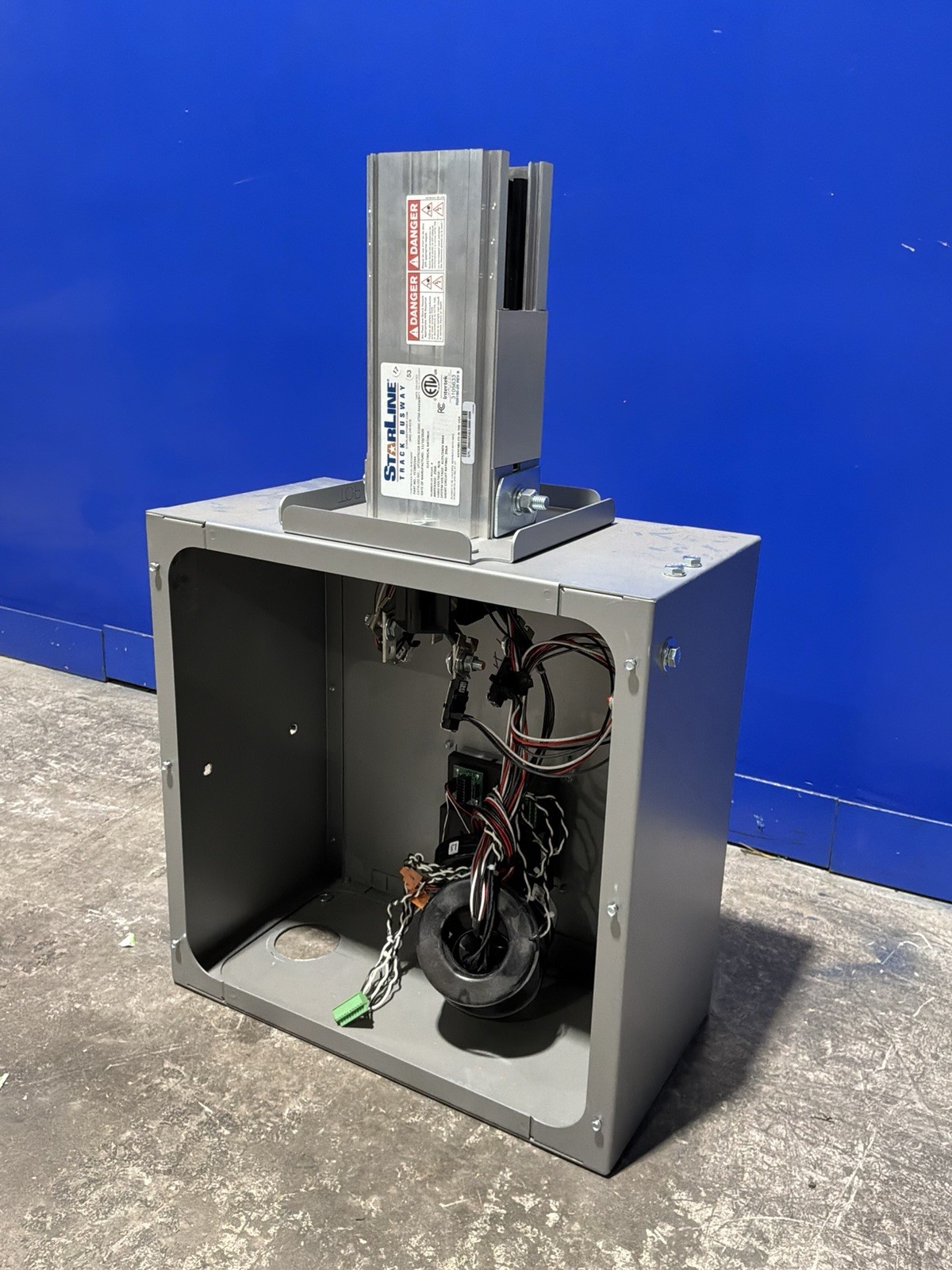 Starline 250 Amp 415Y/240V Busway Tapbox UF250T5CGR-RRsn-0100C-STDD-M43W3 🟦