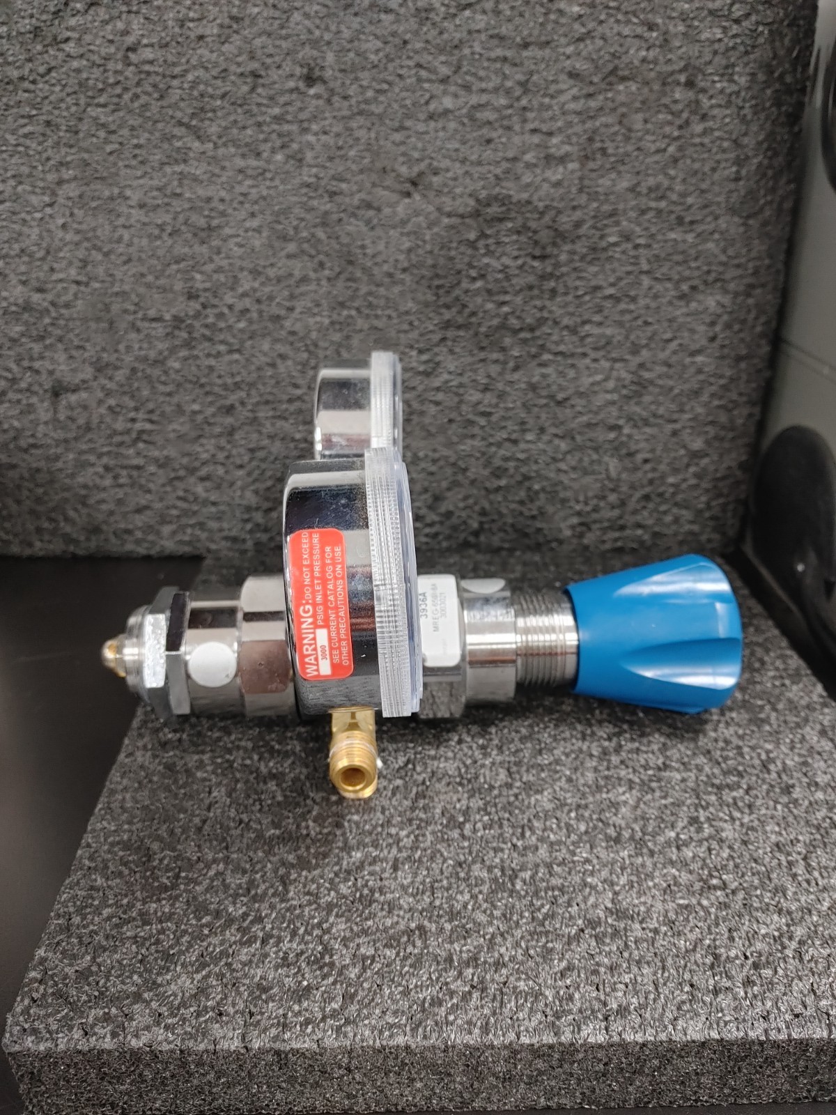 MATHESON 3936A High Purity Regulator with Pressure Gauges