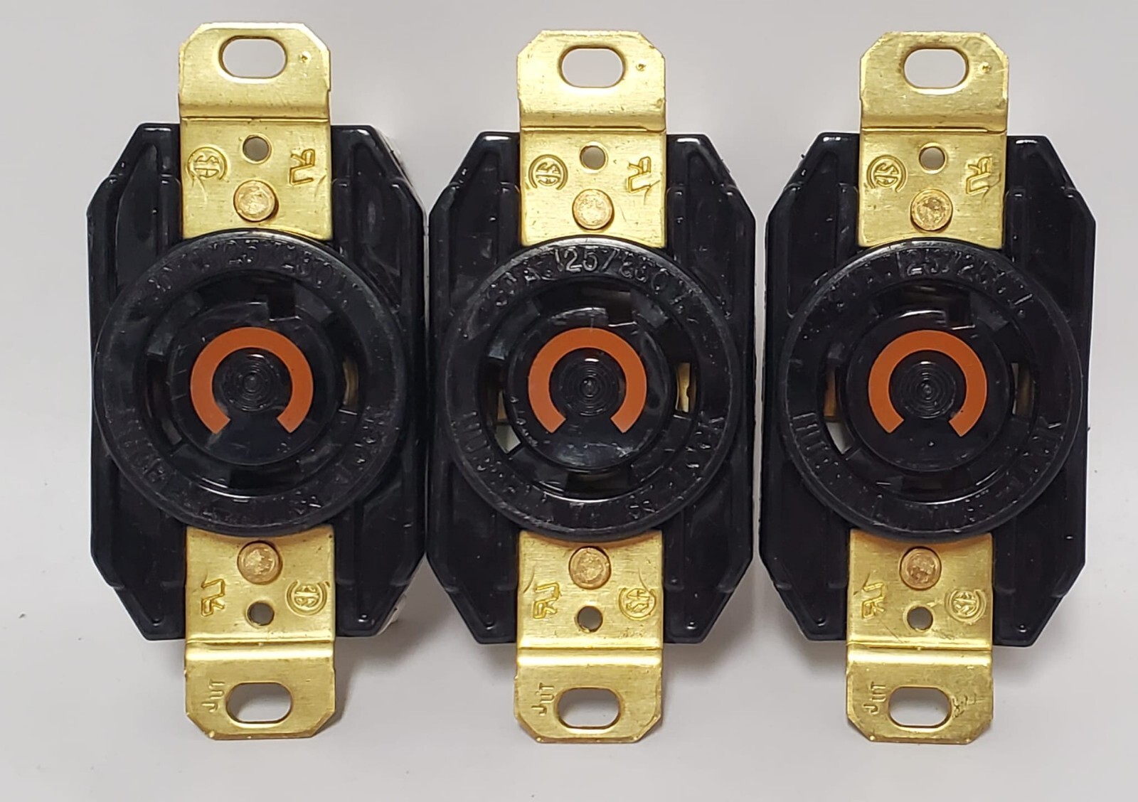 TWIST LOCK RECEPTACLE 30A.125/250V / 2710A HUBBELL – LOT OF 3